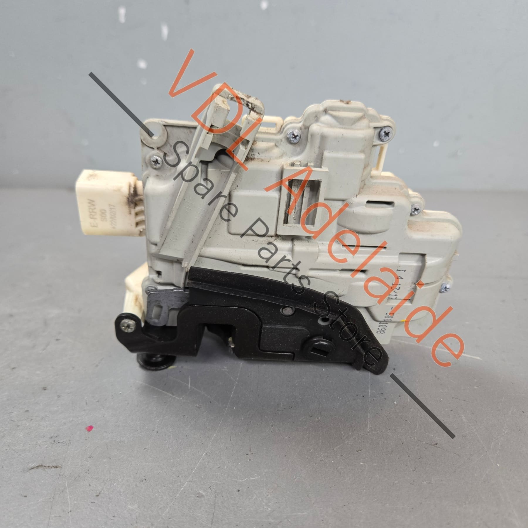 8K0839016 9A783911600   Genuine Porsche Cayenne 958 Rear Right Door Lock 8K0839016 9A783911600