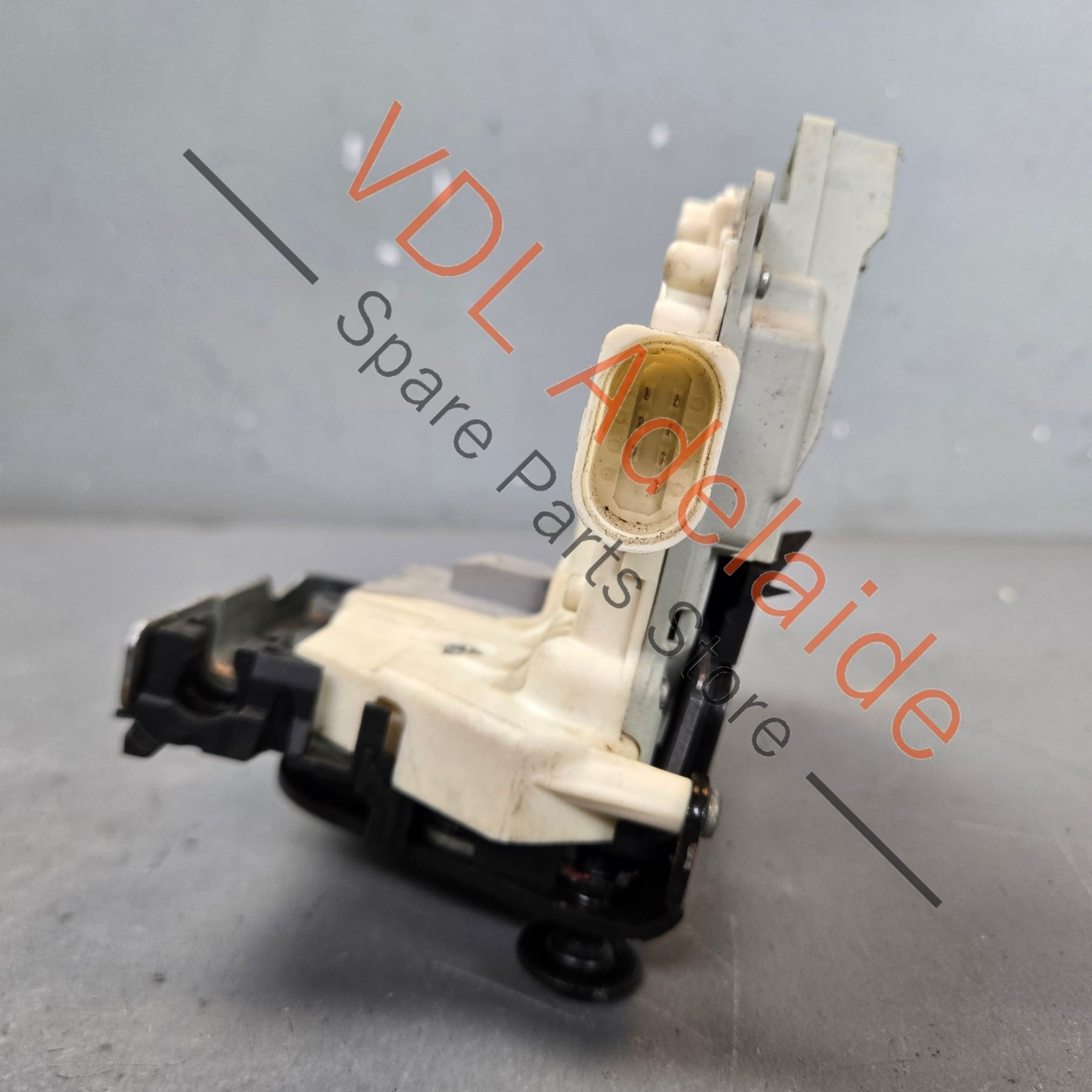 8K0839016 9A783911600   Genuine Porsche Cayenne 958 Rear Right Door Lock 8K0839016 9A783911600