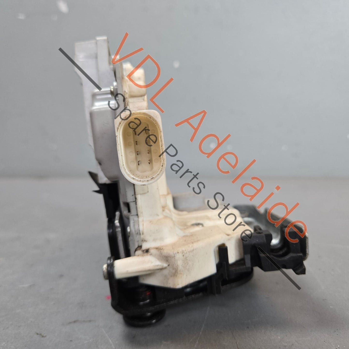 8K0839015 9A783911500   Genuine Porsche Cayenne 958 Rear Left Door Lock 8K0839015 9A783911500