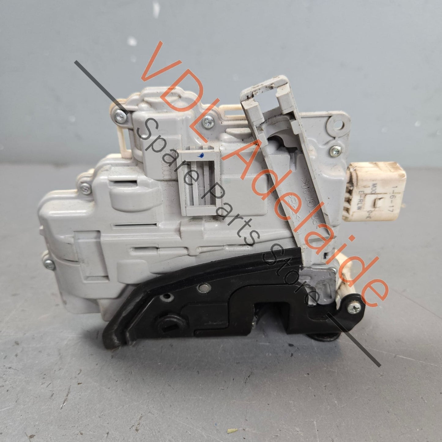 8K0839015 9A783911500   Genuine Porsche Cayenne 958 Rear Left Door Lock 8K0839015 9A783911500