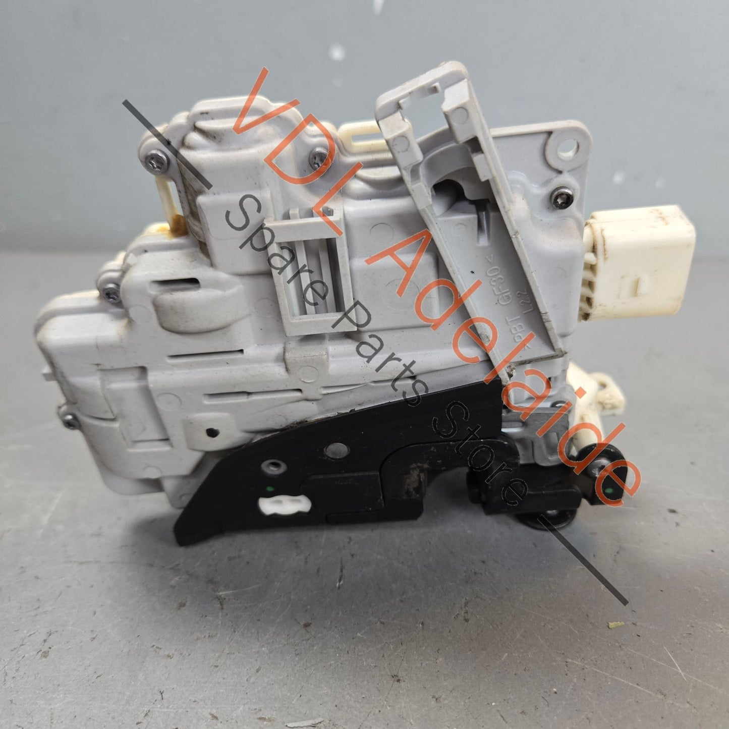 8J2837015A 9A783741501   Genuine Porsche Cayenne 958 Front Left Door Lock 8J2837015A 9A783741501