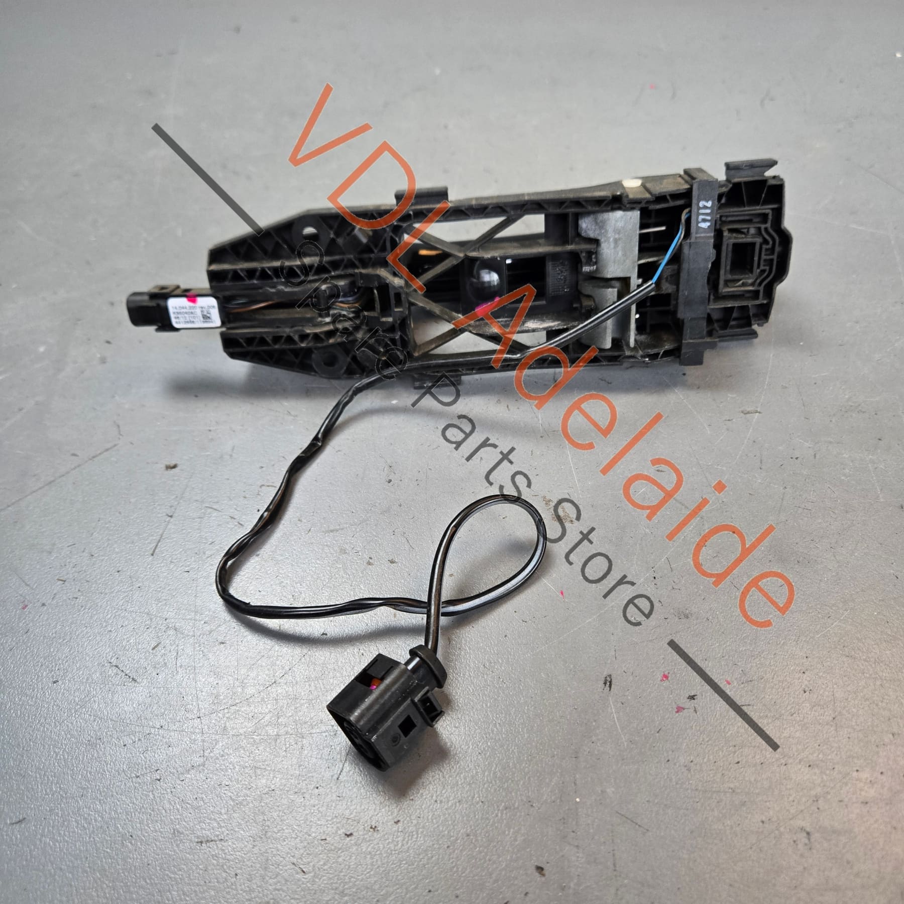 95853120602 95853120602G2X   Porsche Cayenne 958 Keyless Entry Right Side Exterior Door Handle 95853120602