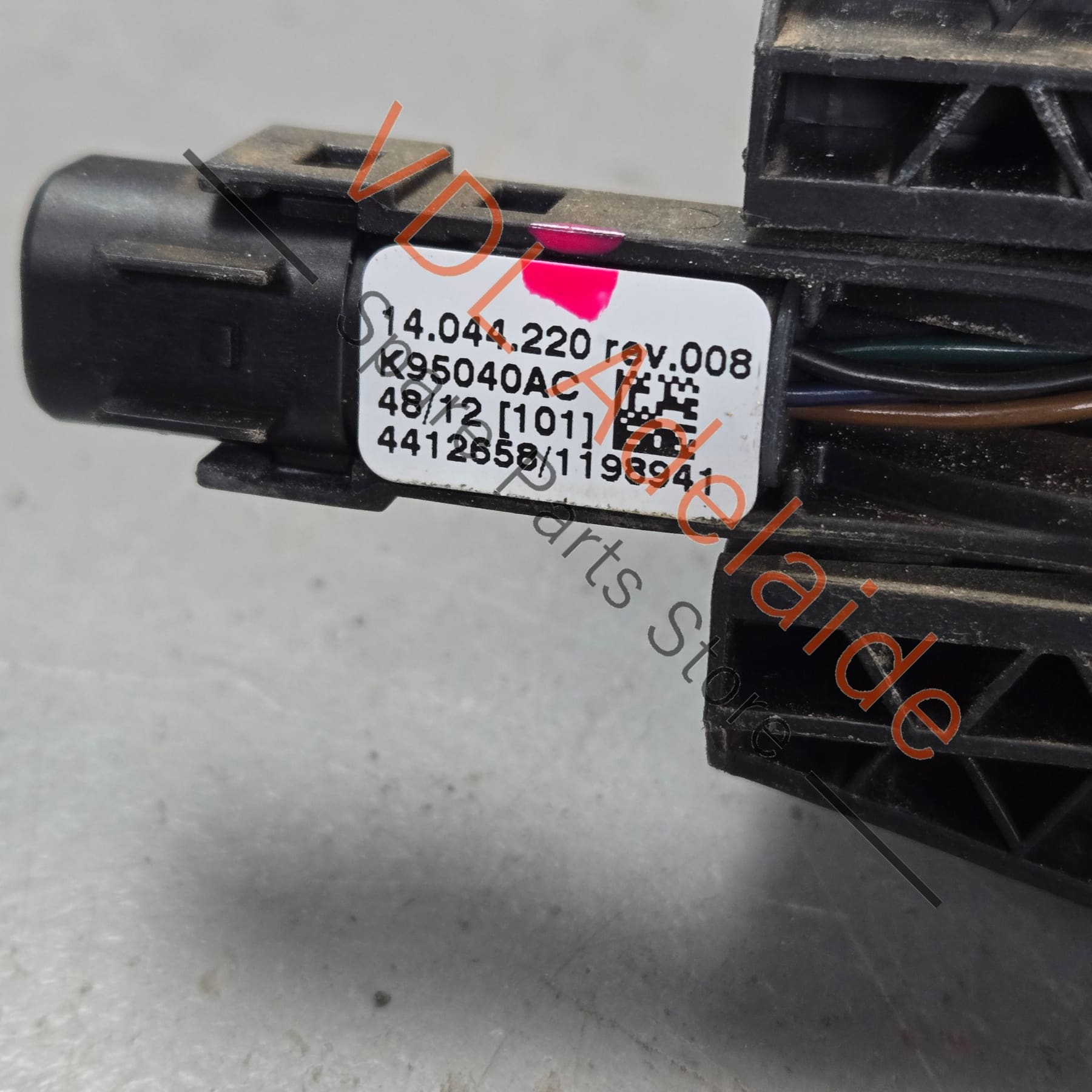 95853120602 95853120602G2X   Porsche Cayenne 958 Keyless Entry Right Side Exterior Door Handle 95853120602