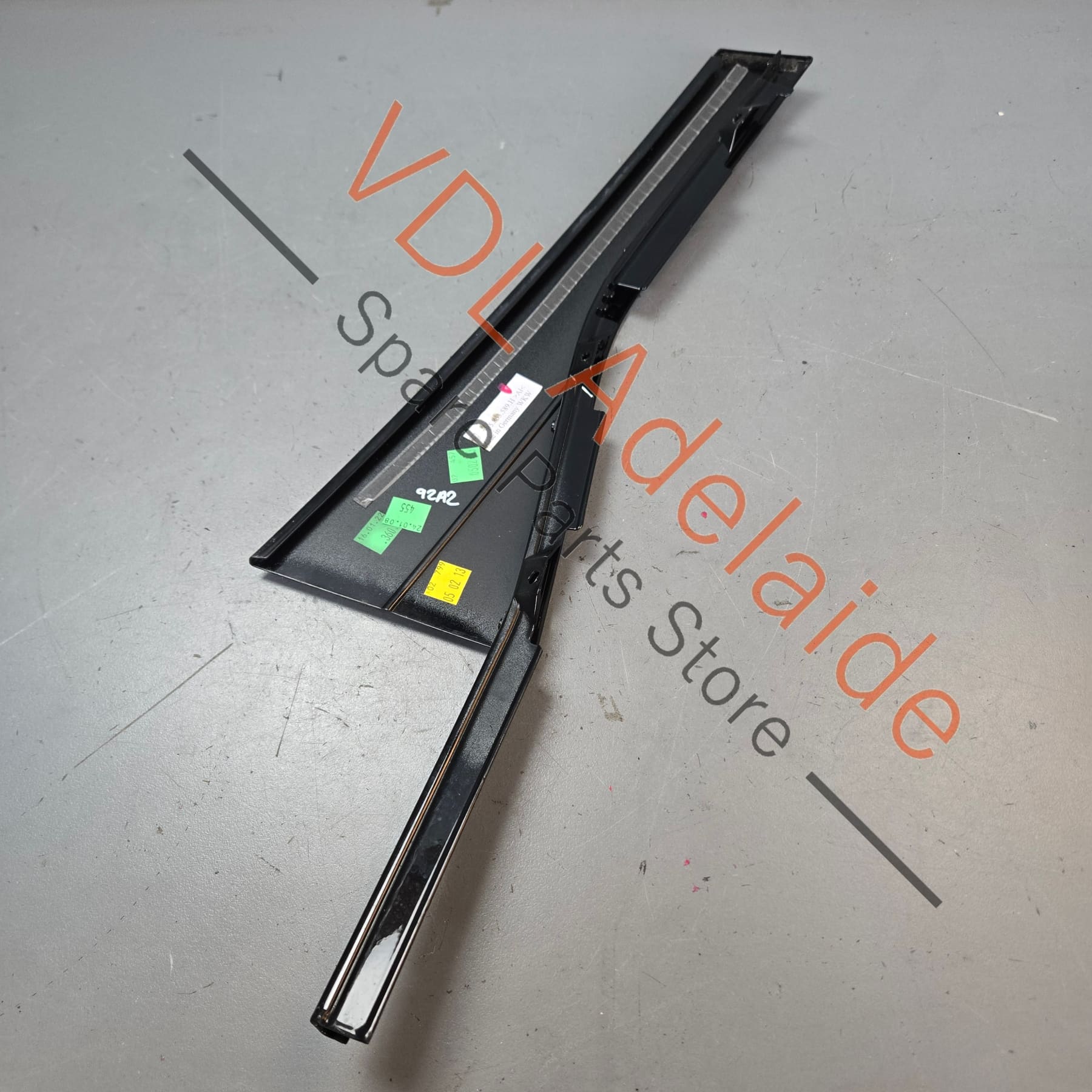 95855958900 7P5853589   Porsche Cayenne 958 Rear Left Door C Pillar Exterior Trim Gloss Black 95855958900 7P5853589