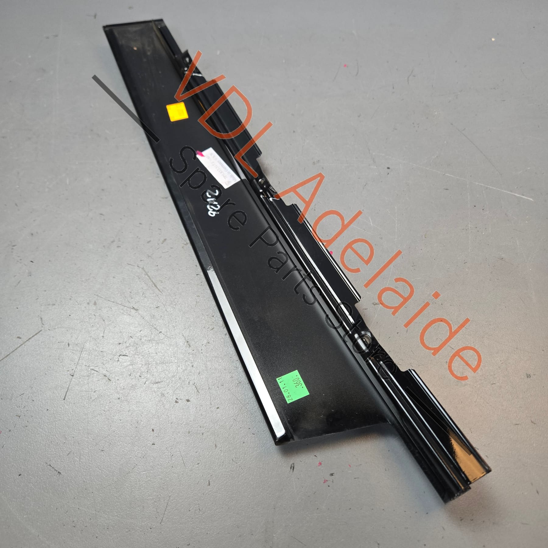 95855931701 7P5853317   Porsche Cayenne Front Left Door B Pillar Exterior Moulding Trim 7P5853317 95855931701 GW1 Gloss Black