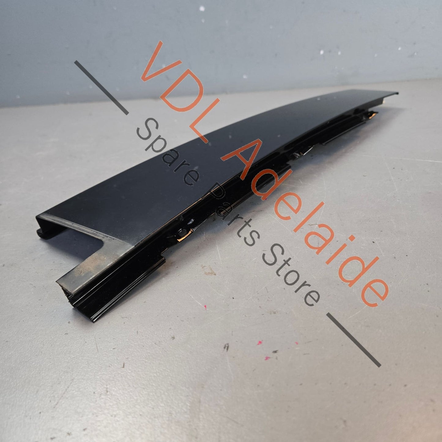 95855931801 7P5853318   Porsche Cayenne Front Right Door B Pillar Exterior Moulding Trim 7P5853318 95855931801 GW1 Gloss Black