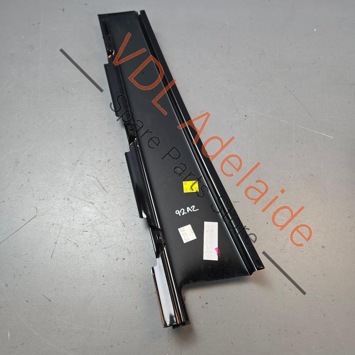 95855931801 7P5853318   Porsche Cayenne Front Right Door B Pillar Exterior Moulding Trim 7P5853318 95855931801 GW1 Gloss Black