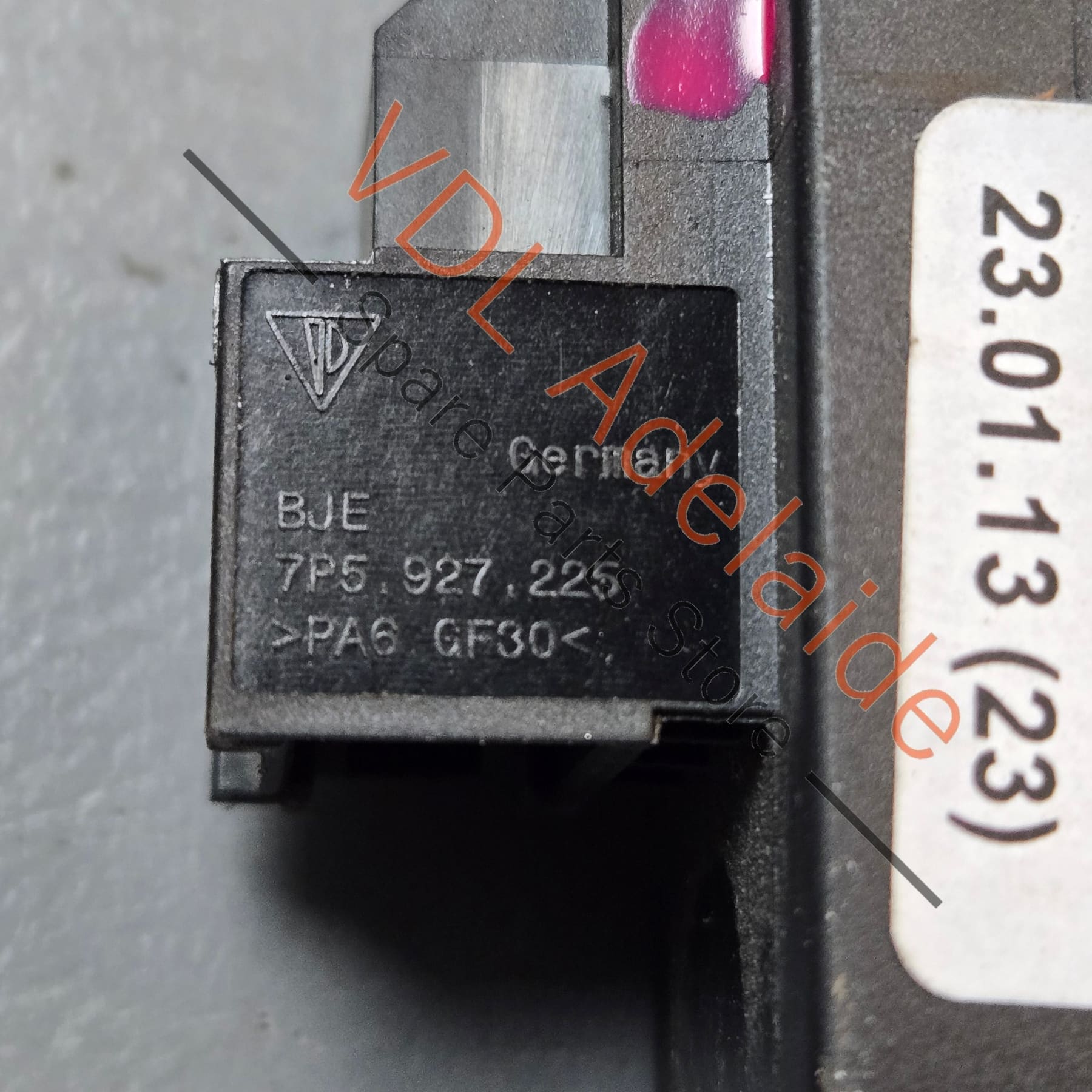 95861325100 7P5927225   Porsche Cayenne 958 Park Brake Switch 7P5927225 95861325100