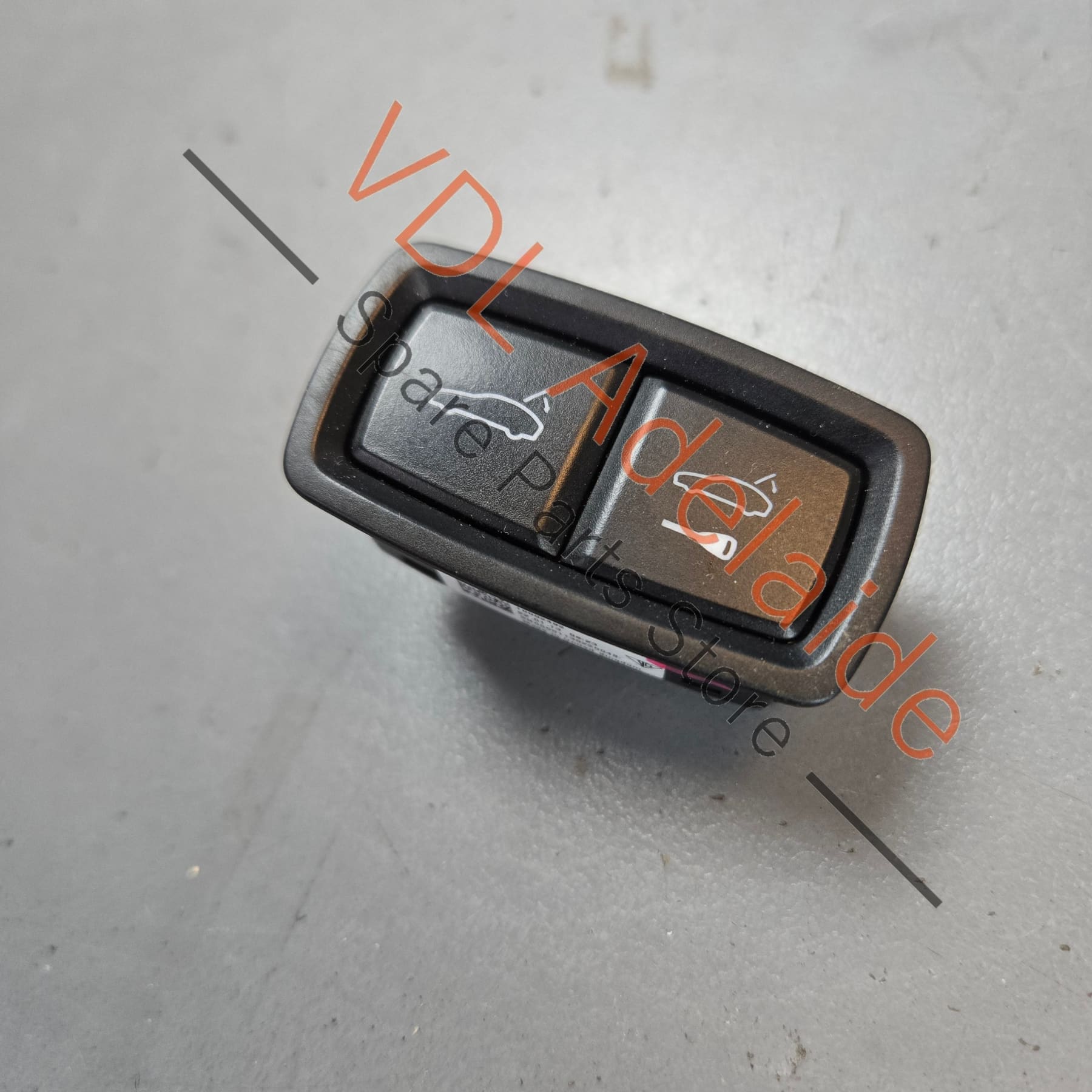 7PP959832J 7PP959832L   Porsche Cayenne 958 Trunk Release Open Switch 7PP959832J 7PP959832L