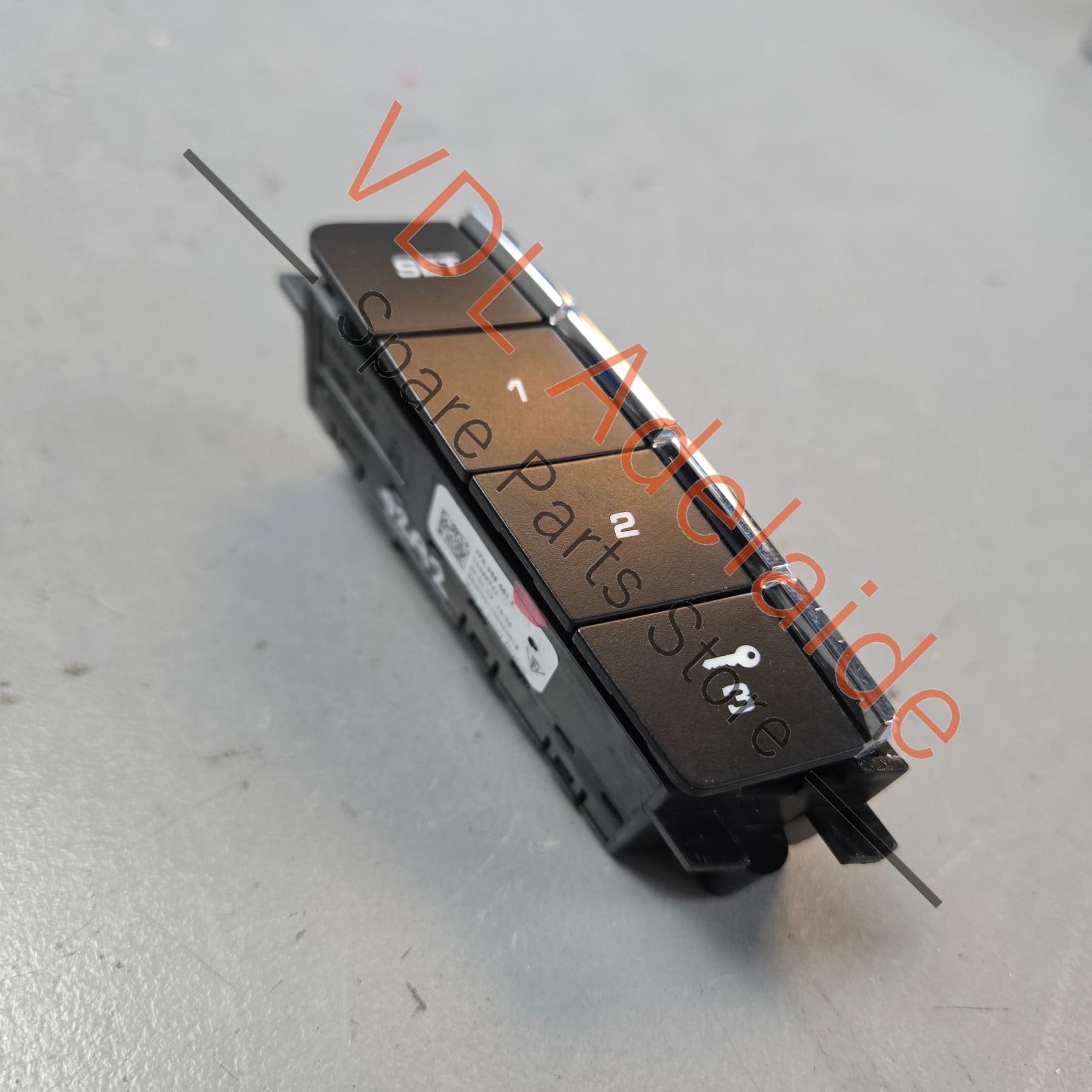 7P5959561E 95861310410   Porshe Cayenne 958 Memory Seat Switch Right Driver 7P5959561E 95861310410