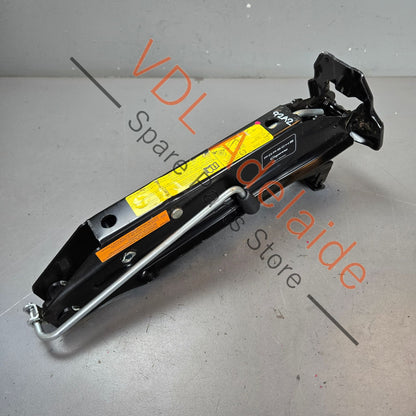 7P0011031D    Porsche Cayenne 958 GTS Emergency Jack 7P0011031D