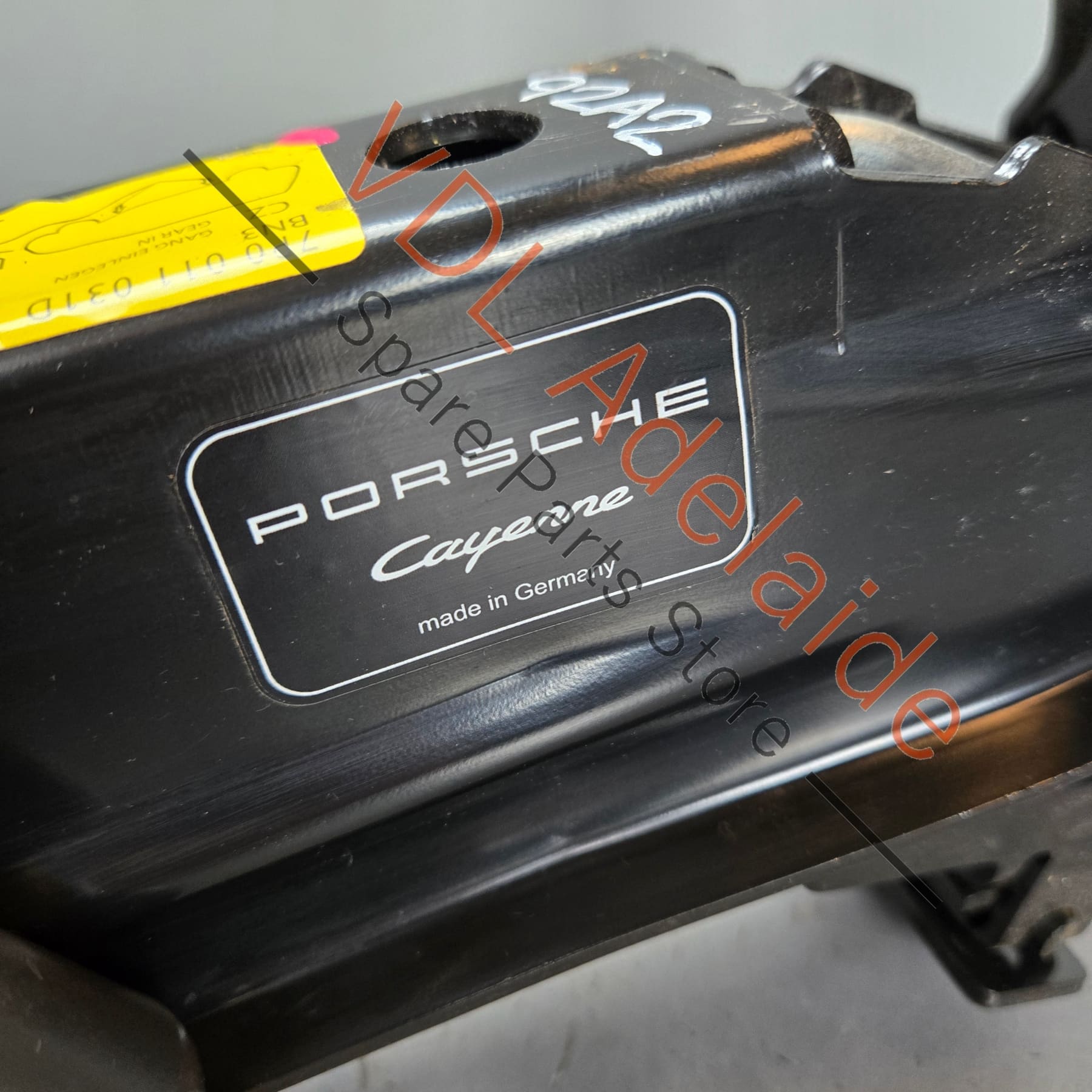 7P0011031D    Porsche Cayenne 958 GTS Emergency Jack 7P0011031D