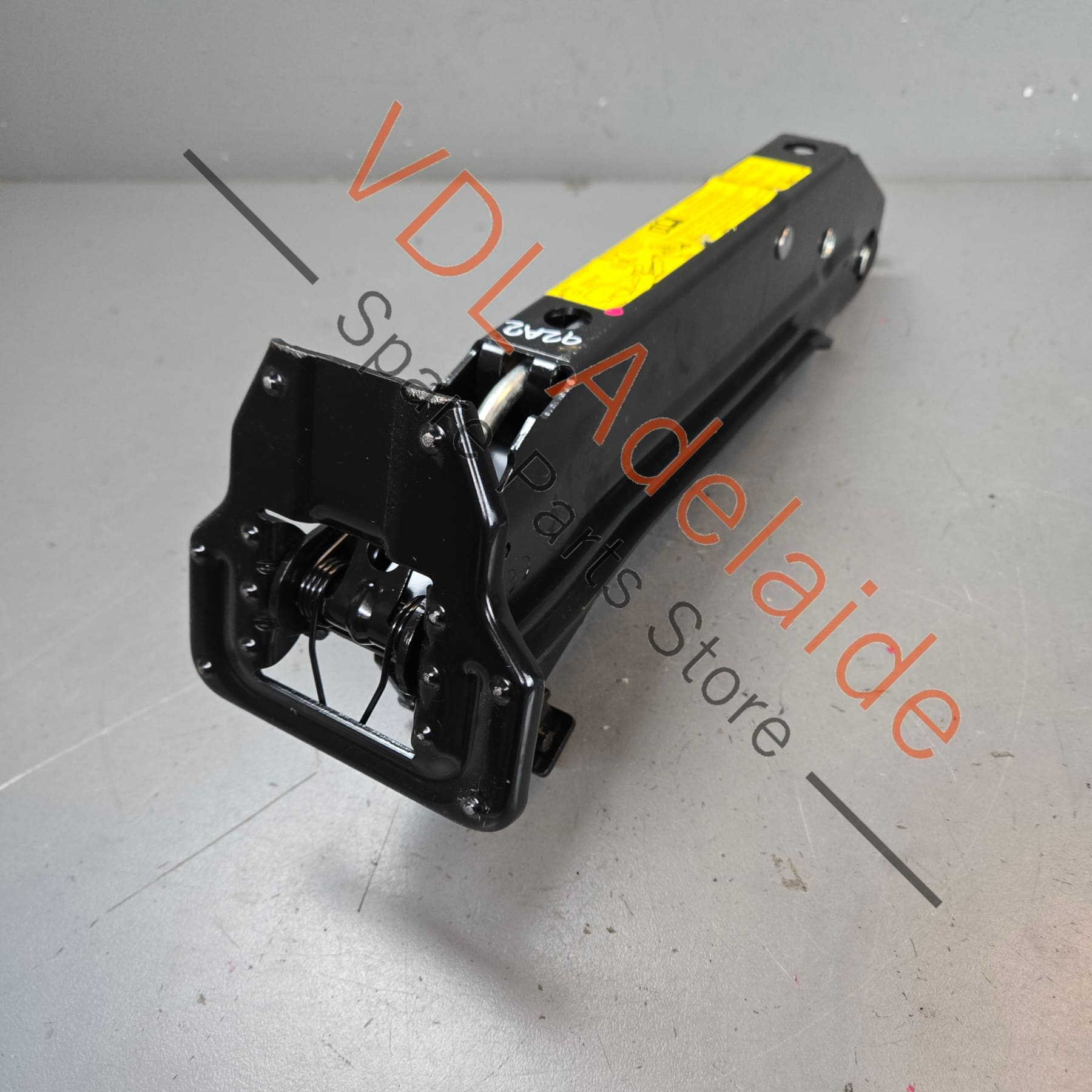 7P0011031D    Porsche Cayenne 958 GTS Emergency Jack 7P0011031D