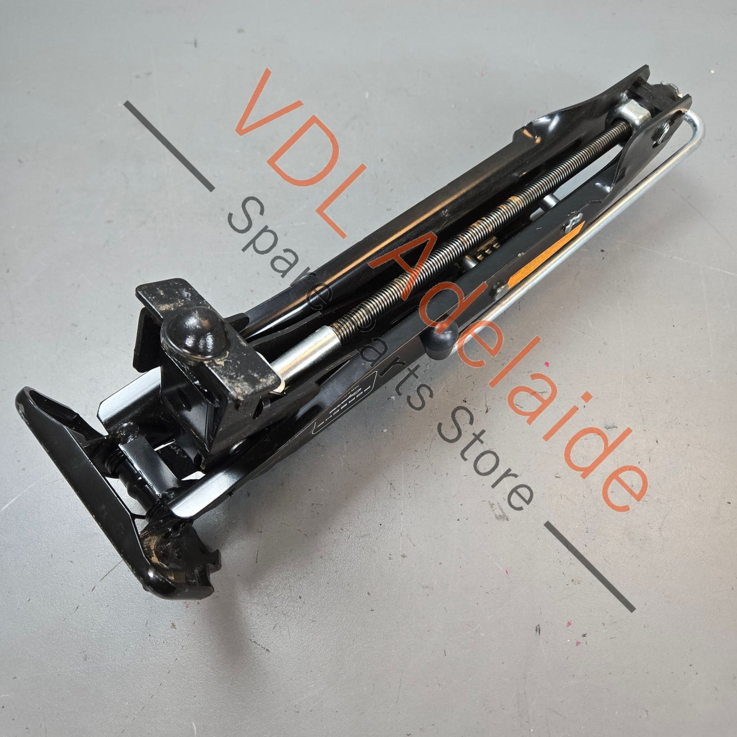 7P0011031D    Porsche Cayenne 958 GTS Emergency Jack 7P0011031D
