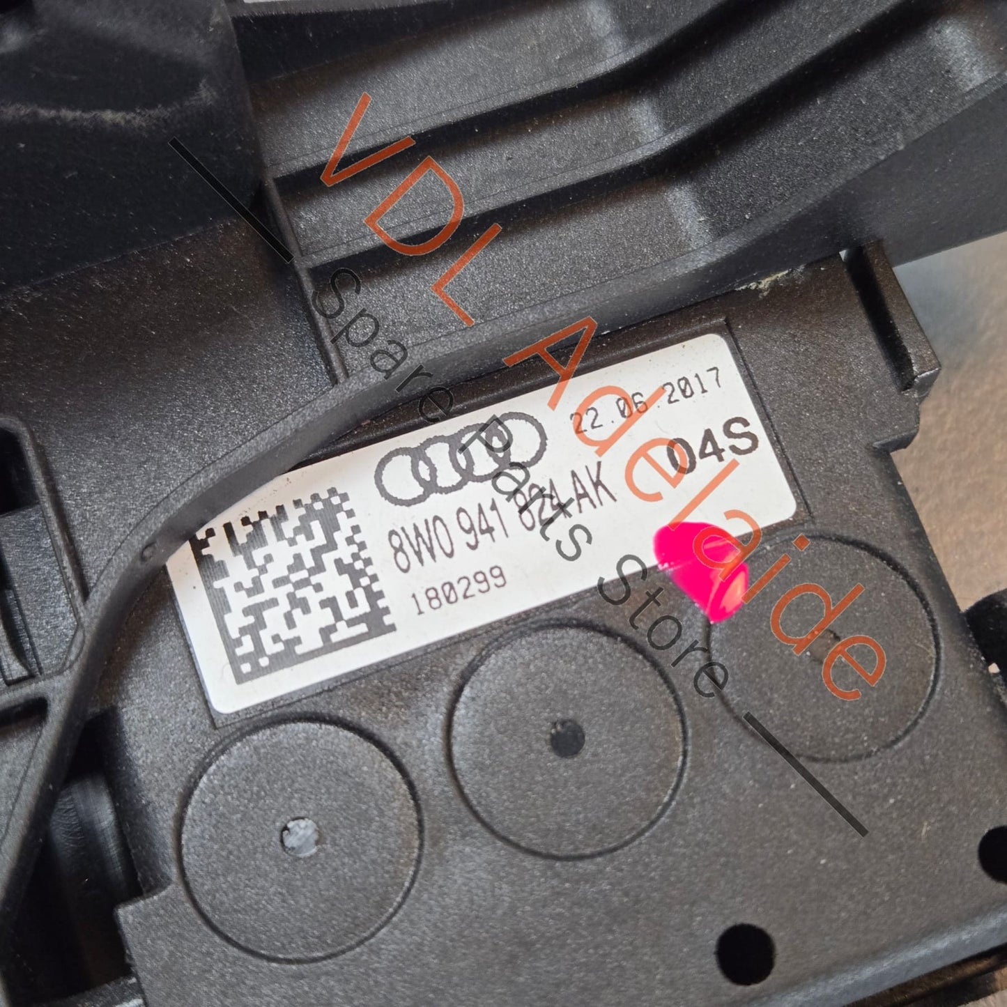 8W0941824AK 8W0941823E   Porsche Cayenne 958 Battery Jump Cable Terminal Engine Bay 95861120200 8W0941824AK 8W0941823E