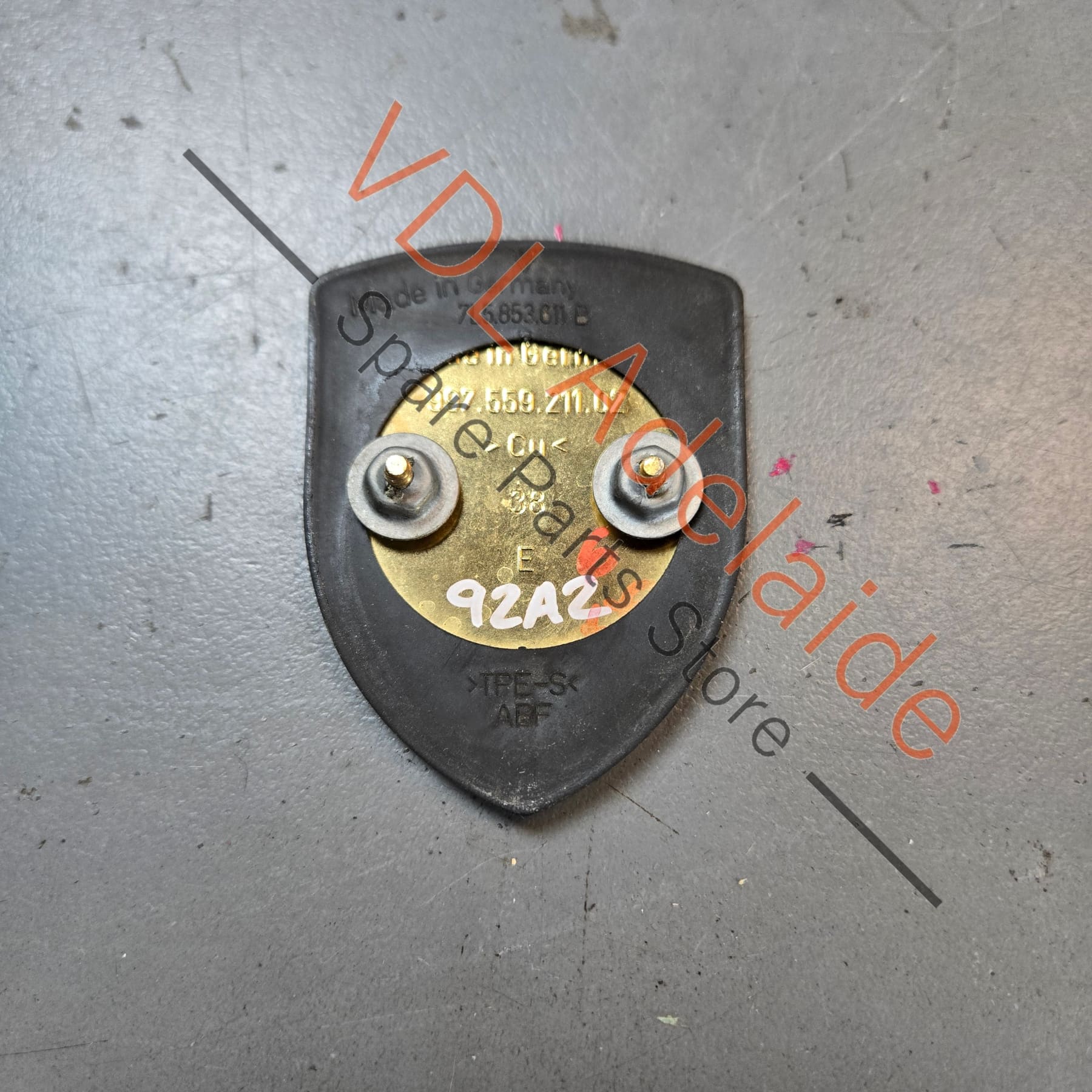 9P1853601 95855960100   Genuine Porsche Crest Bonnet Badge Gold 95855960100 9P1853601 99755921102