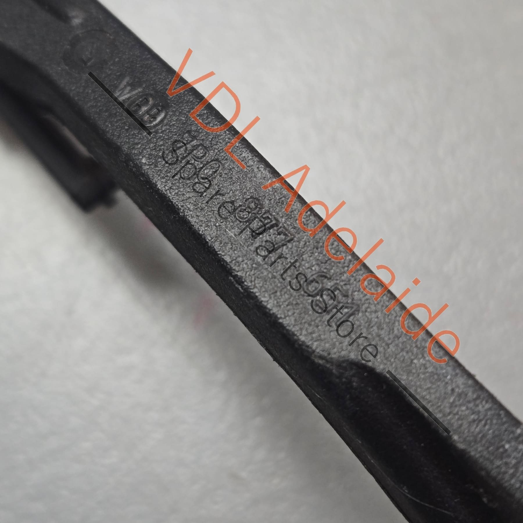 7P0877651 958877651   Porsche Cayenne 958 Sunroof Wind Deflector 7P0877651 95856265100