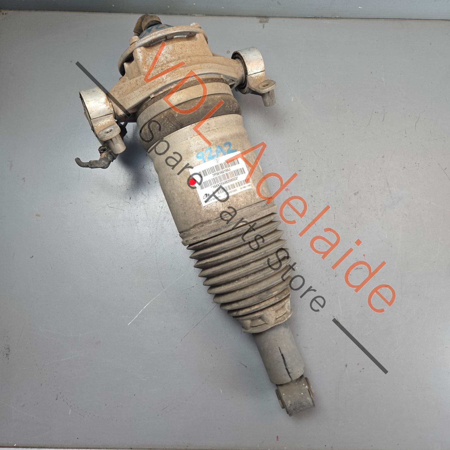 7P5616019AJ 95835801932   Porsche Cayenne 958 GTS Turbo Rear Left Air Suspension Strut 7P5616019AJ 95835801932