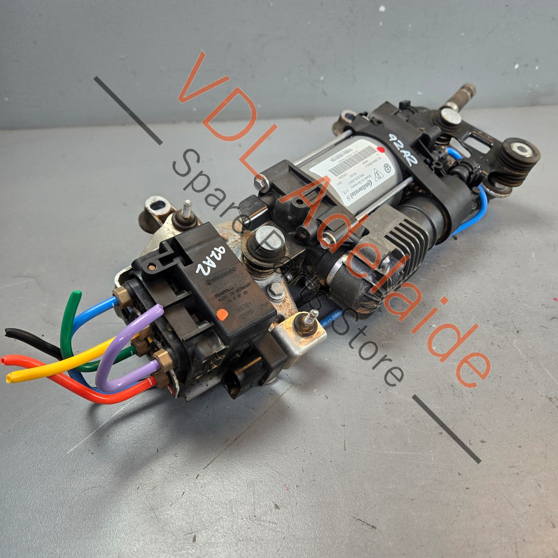 7P0616006F 958698007B 958698014A Genuine OEM Porsche Cayenne 92A 958 Air Suspension Pump and Valve Block 7P0616006F