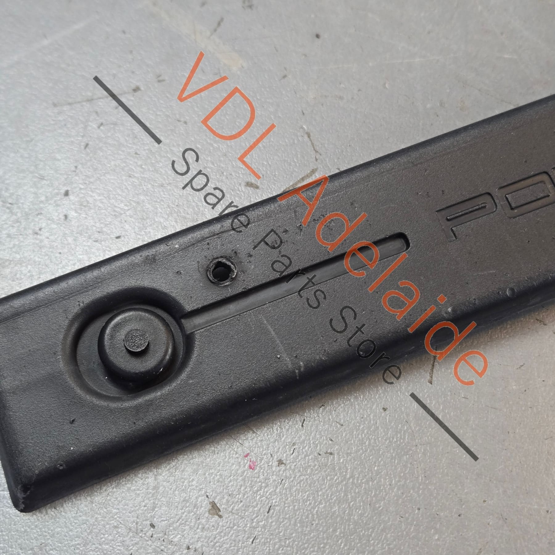 95870110510 7P5807287B  Porsche Cayenne GTS Front Bumper Licence Plate Holder Bracket 95870110510 7P5807287B