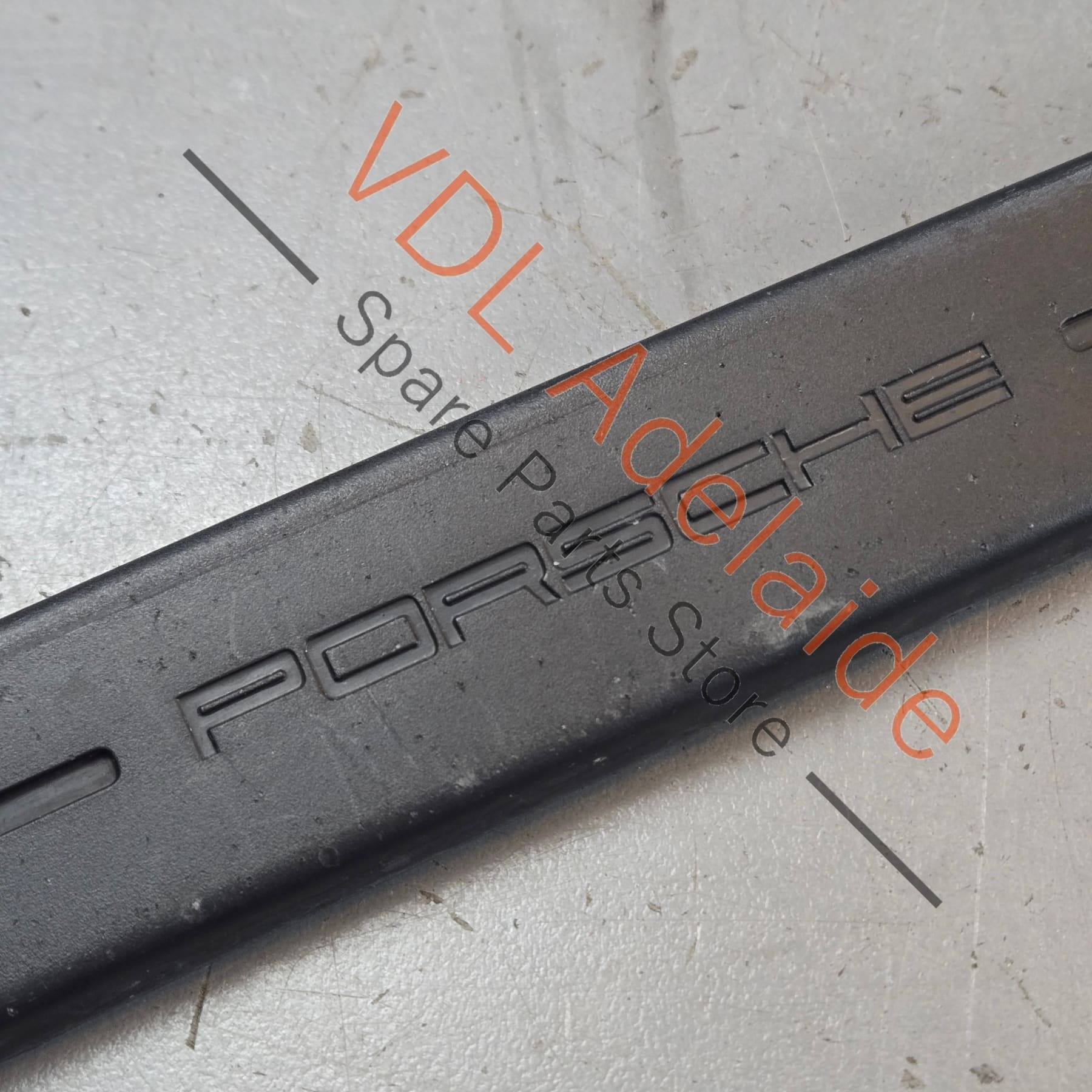 95870110510 7P5807287B  Porsche Cayenne GTS Front Bumper Licence Plate Holder Bracket 95870110510 7P5807287B