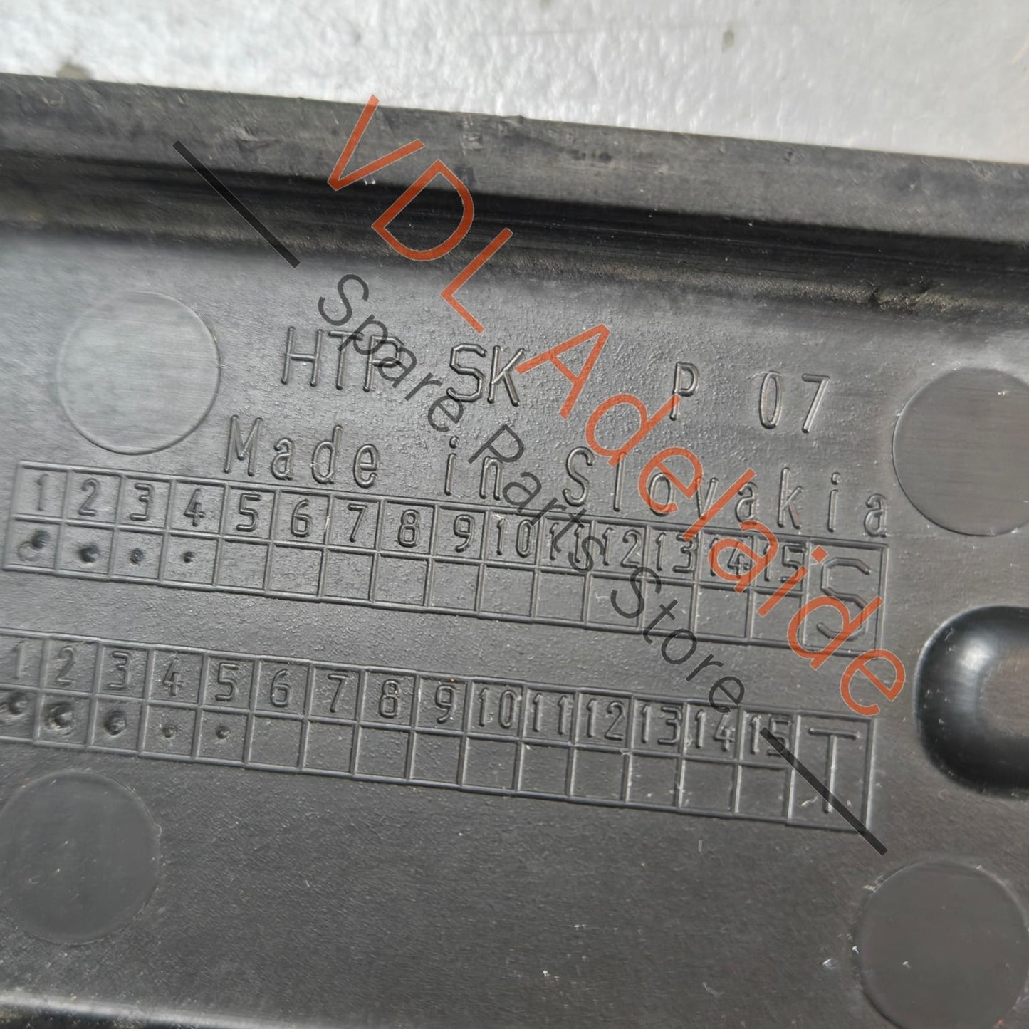 95870110510 7P5807287B  Porsche Cayenne GTS Front Bumper Licence Plate Holder Bracket 95870110510 7P5807287B