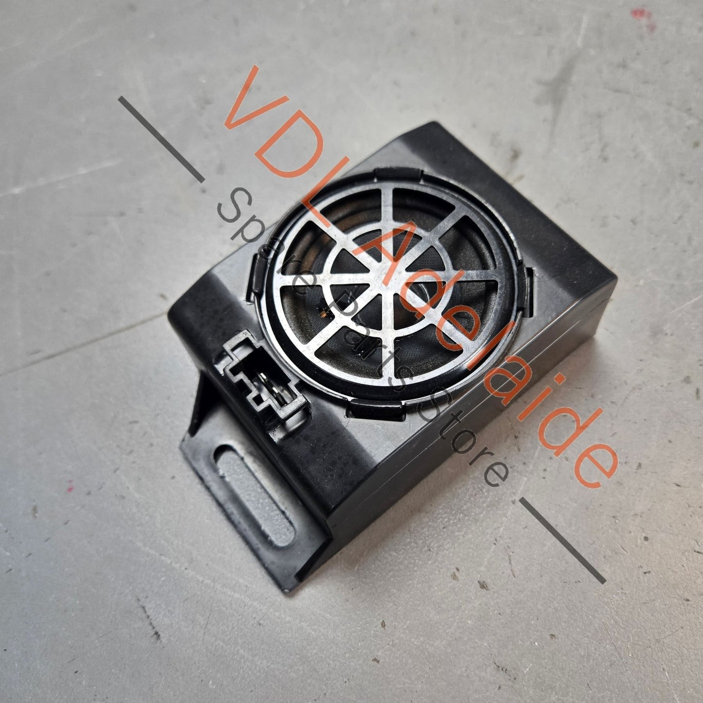 7PP035709A   Porsche Cayenne 92A 958 Interior Buzzer for Reverse and Infotainment 7PP035709A