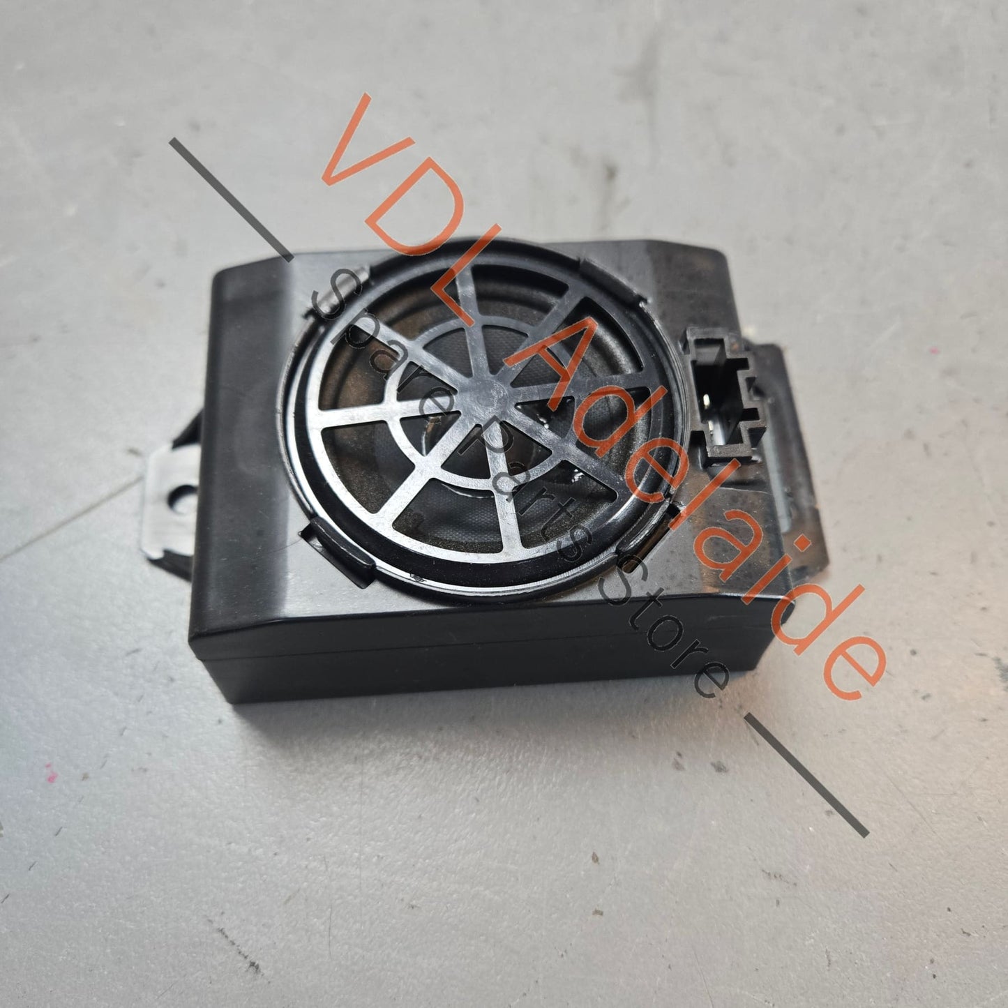 7PP035709A   Porsche Cayenne 92A 958 Interior Buzzer for Reverse and Infotainment 7PP035709A