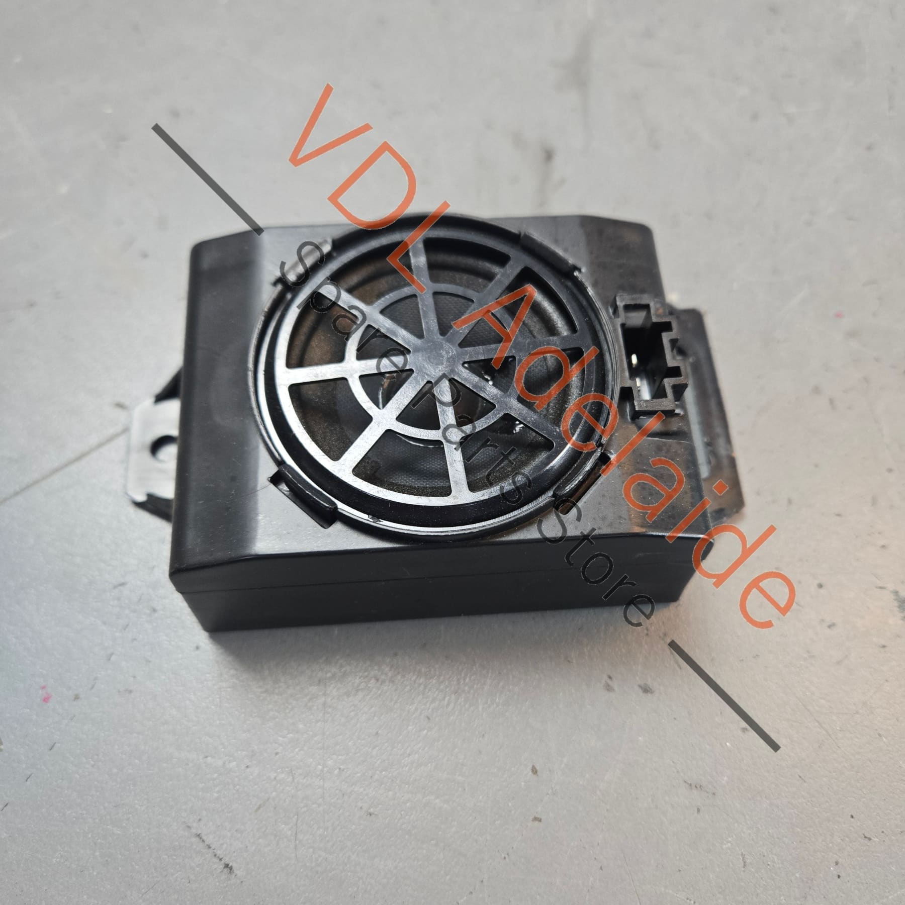 7PP035709A   Porsche Cayenne 92A 958 Interior Buzzer for Reverse and Infotainment 7PP035709A