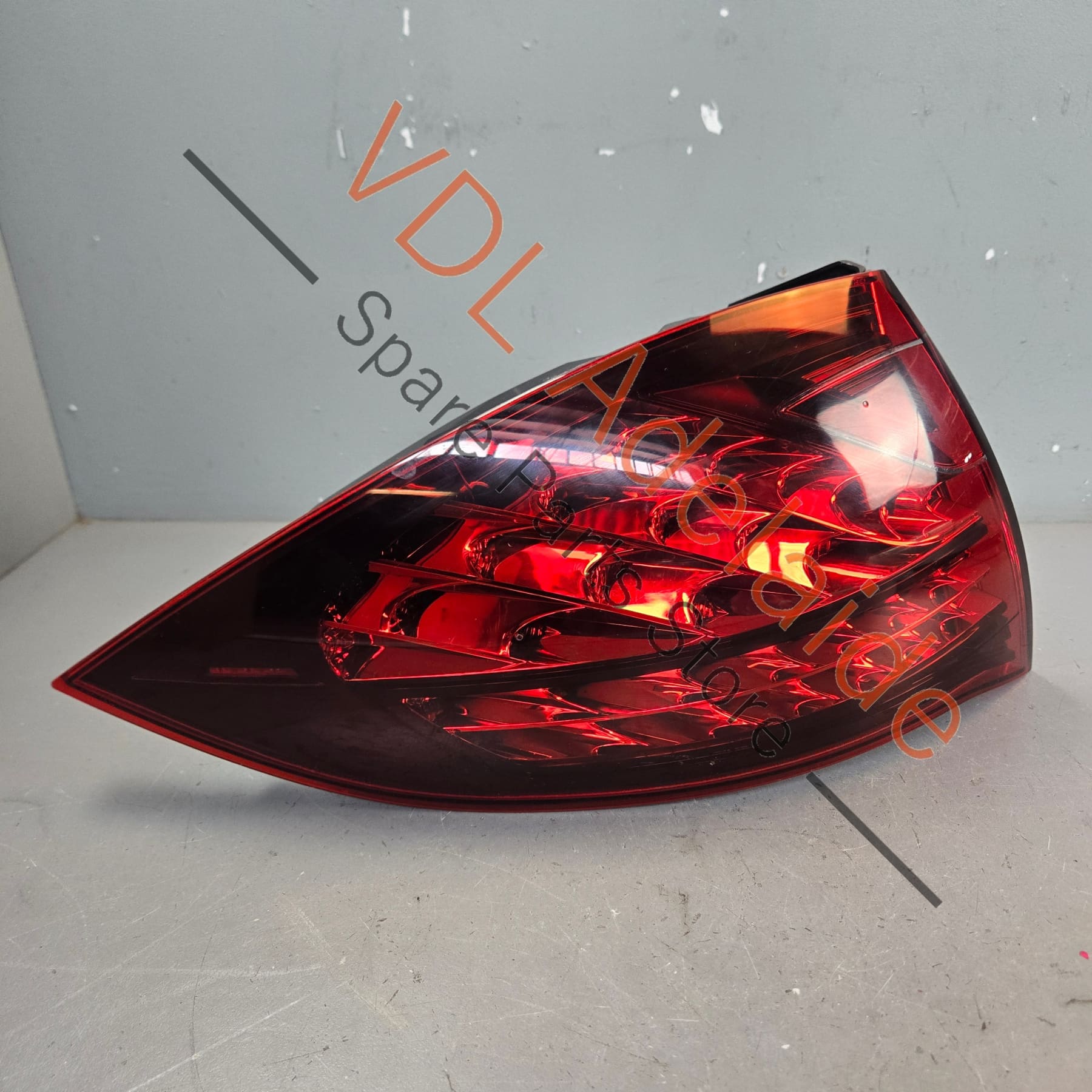 958945095B 7P5945095M  Porsche Cayenne GTS 92A 958 Left Outer Rear Light Tail Light 958945095B 7P5945095M Darkened Cherry Red