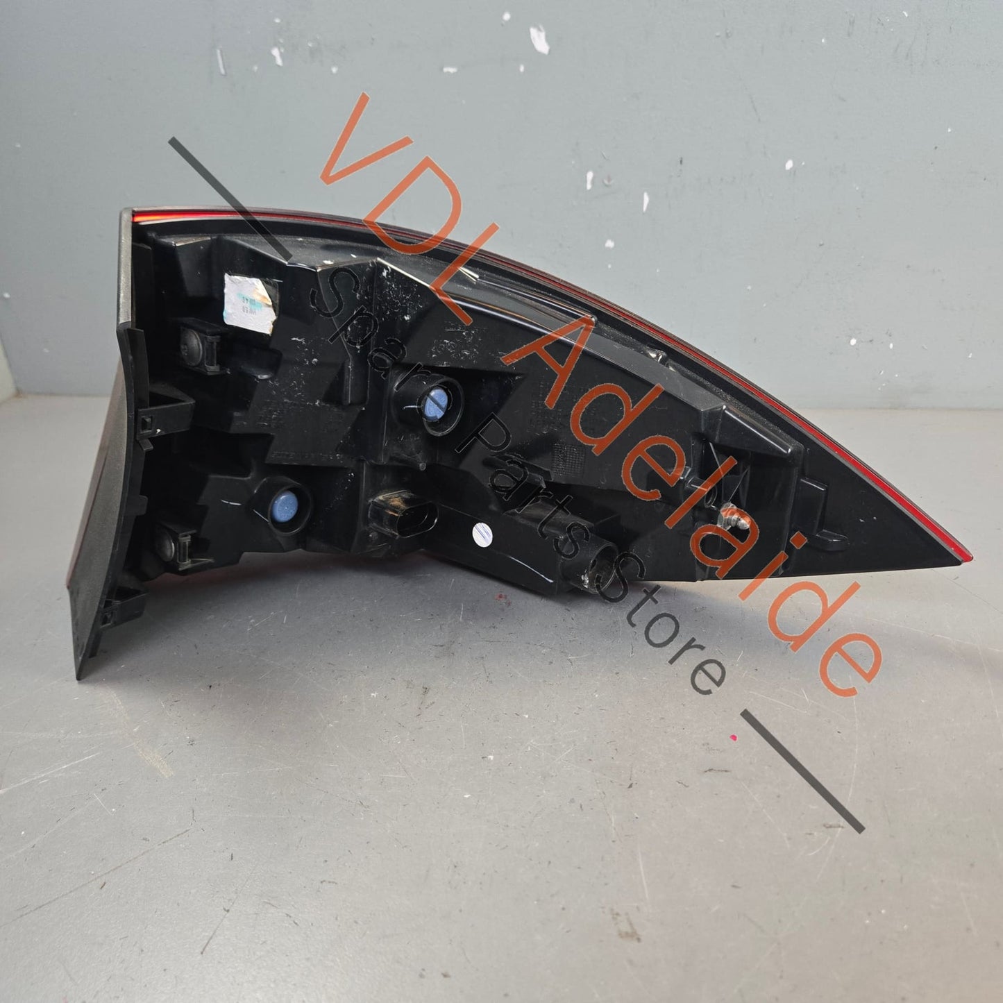 958945095B 7P5945095M  Porsche Cayenne GTS 92A 958 Left Outer Rear Light Tail Light 958945095B 7P5945095M Darkened Cherry Red