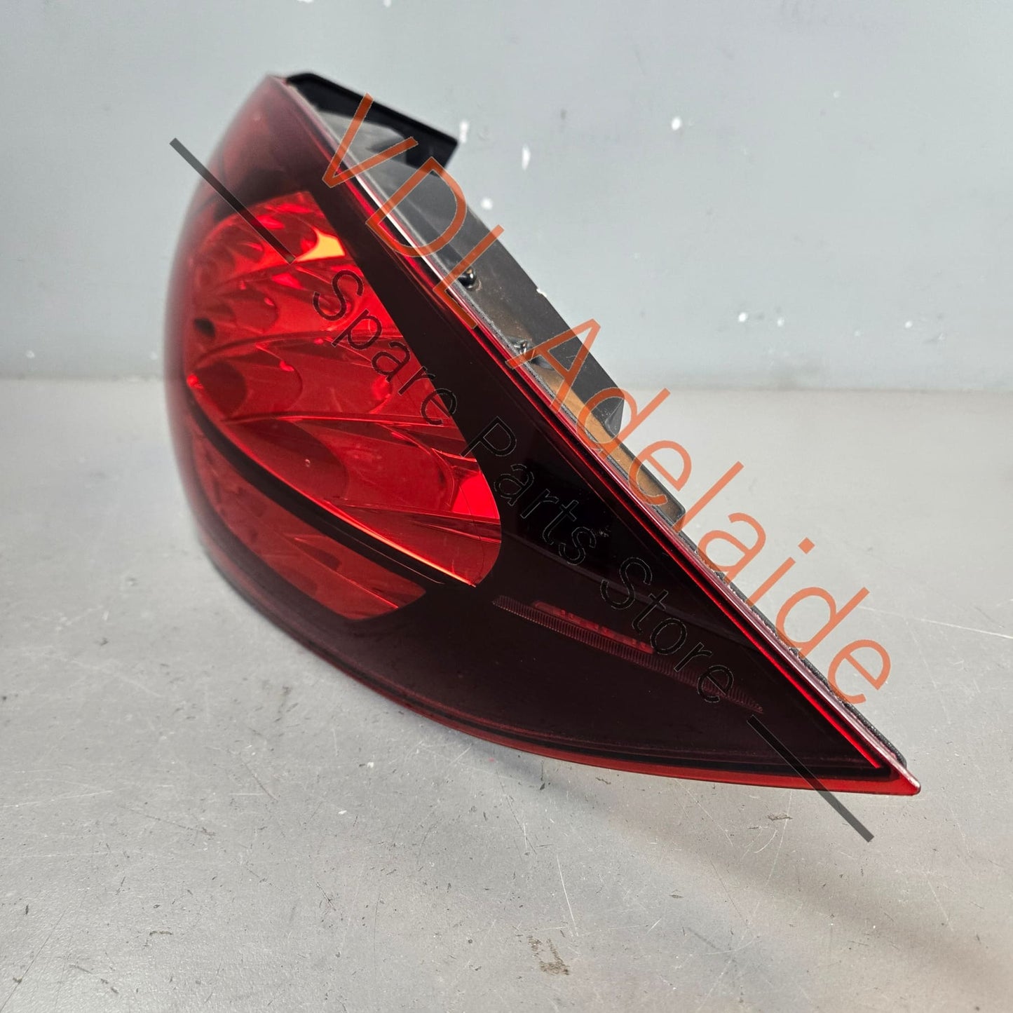 958945096B 7P5945096M  Porsche Cayenne GTS 92A 958 Right Outer Rear Light Tail Light 958945096B 7P5945096M Darkened Cherry Red