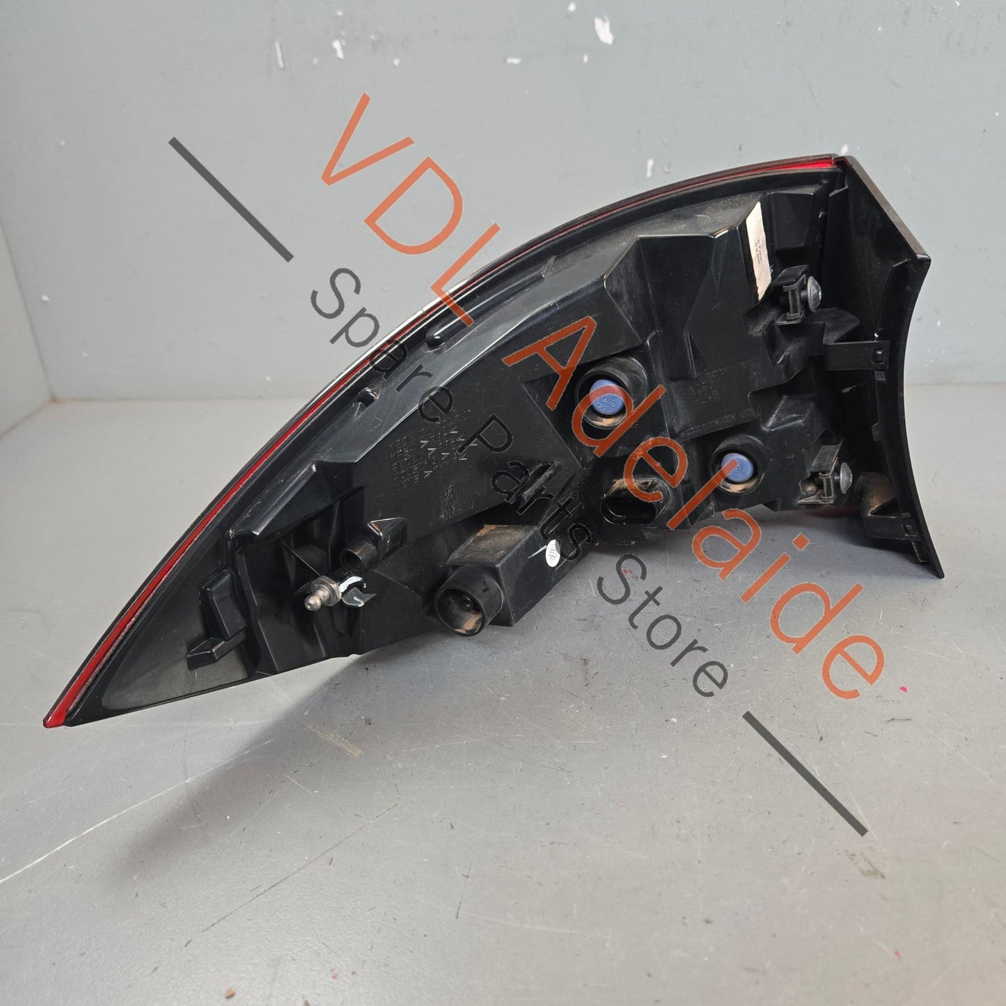 958945096B 7P5945096M  Porsche Cayenne GTS 92A 958 Right Outer Rear Light Tail Light 958945096B 7P5945096M Darkened Cherry Red