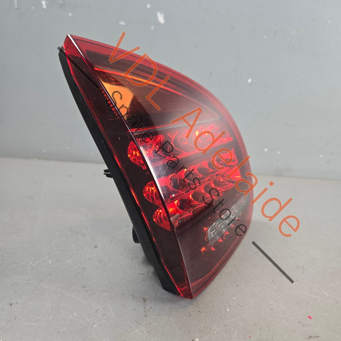 95863109320 7P5945093R  Porsche Cayenne GTS 92A 958 Left Inner Rear Light Tail Light 95863109320 7P5945093R Darkened Cherry Red