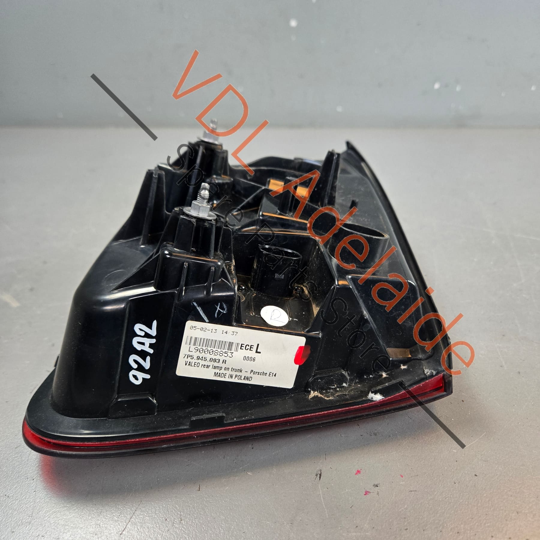 95863109320 7P5945093R  Porsche Cayenne GTS 92A 958 Left Inner Rear Light Tail Light 95863109320 7P5945093R Darkened Cherry Red