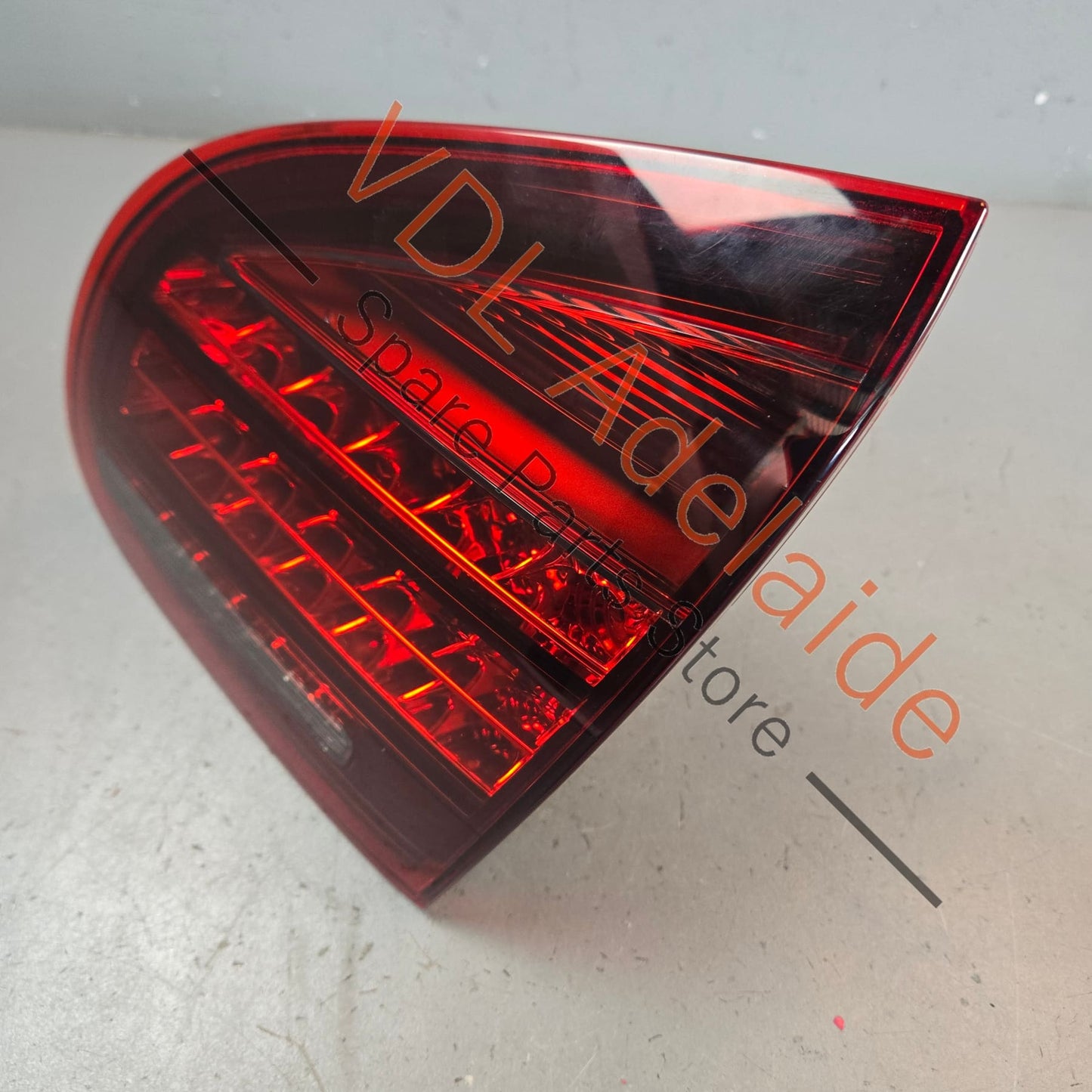 95863109420 7P5945094R  Porsche Cayenne GTS 92A 958 Right Inner Rear Light Tail Light 95863109420 7P5945094R Darkened Cherry Red