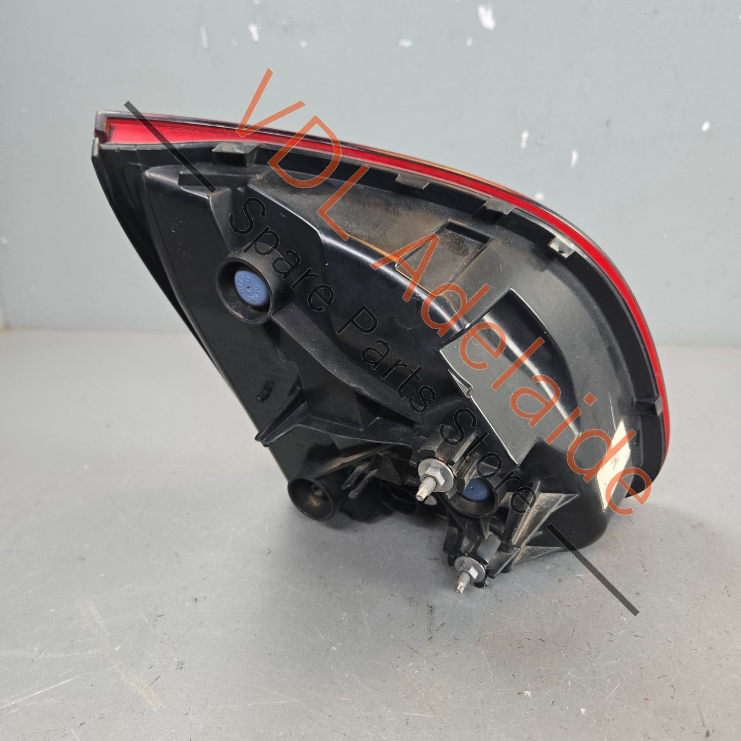95863109420 7P5945094R  Porsche Cayenne GTS 92A 958 Right Inner Rear Light Tail Light 95863109420 7P5945094R Darkened Cherry Red