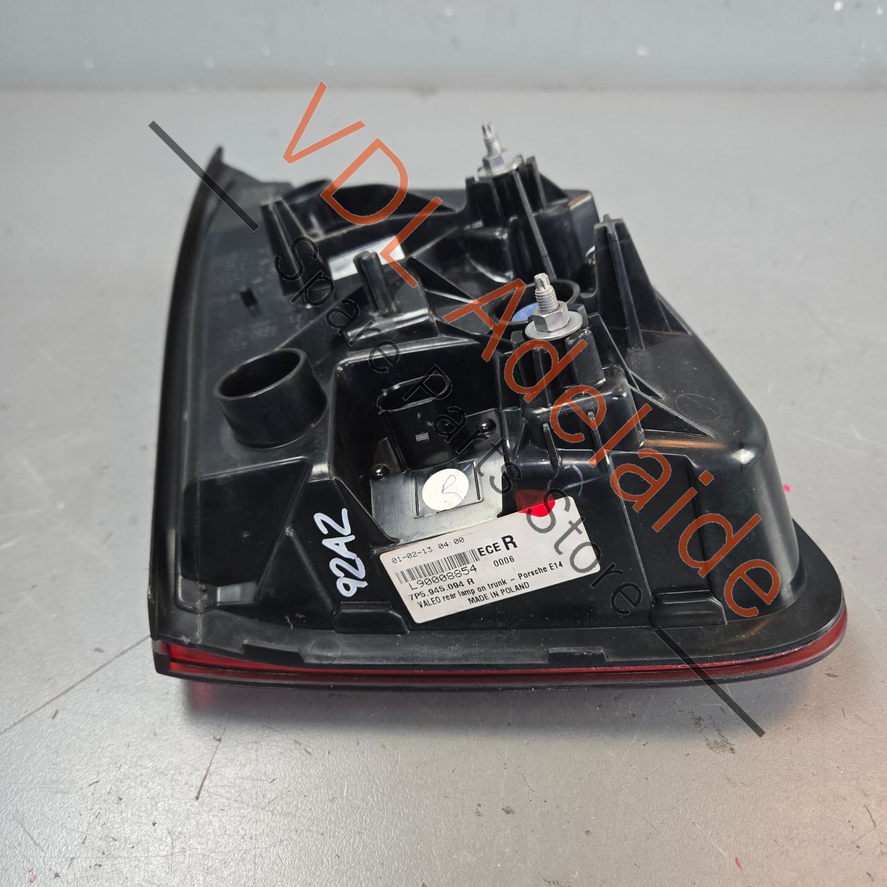 95863109420 7P5945094R  Porsche Cayenne GTS 92A 958 Right Inner Rear Light Tail Light 95863109420 7P5945094R Darkened Cherry Red