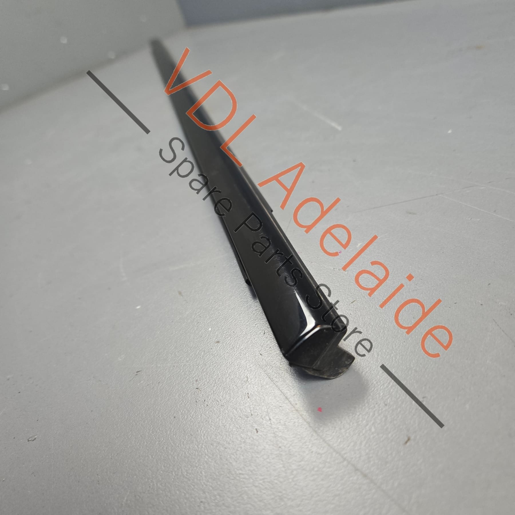 PAA839475 7P5837475F 95855947711 Porsche Cayenne 92A 958 Gloss Black Window Slot Seal Trim Molding 7P5839475F Rear Left PAA839475 95855947711