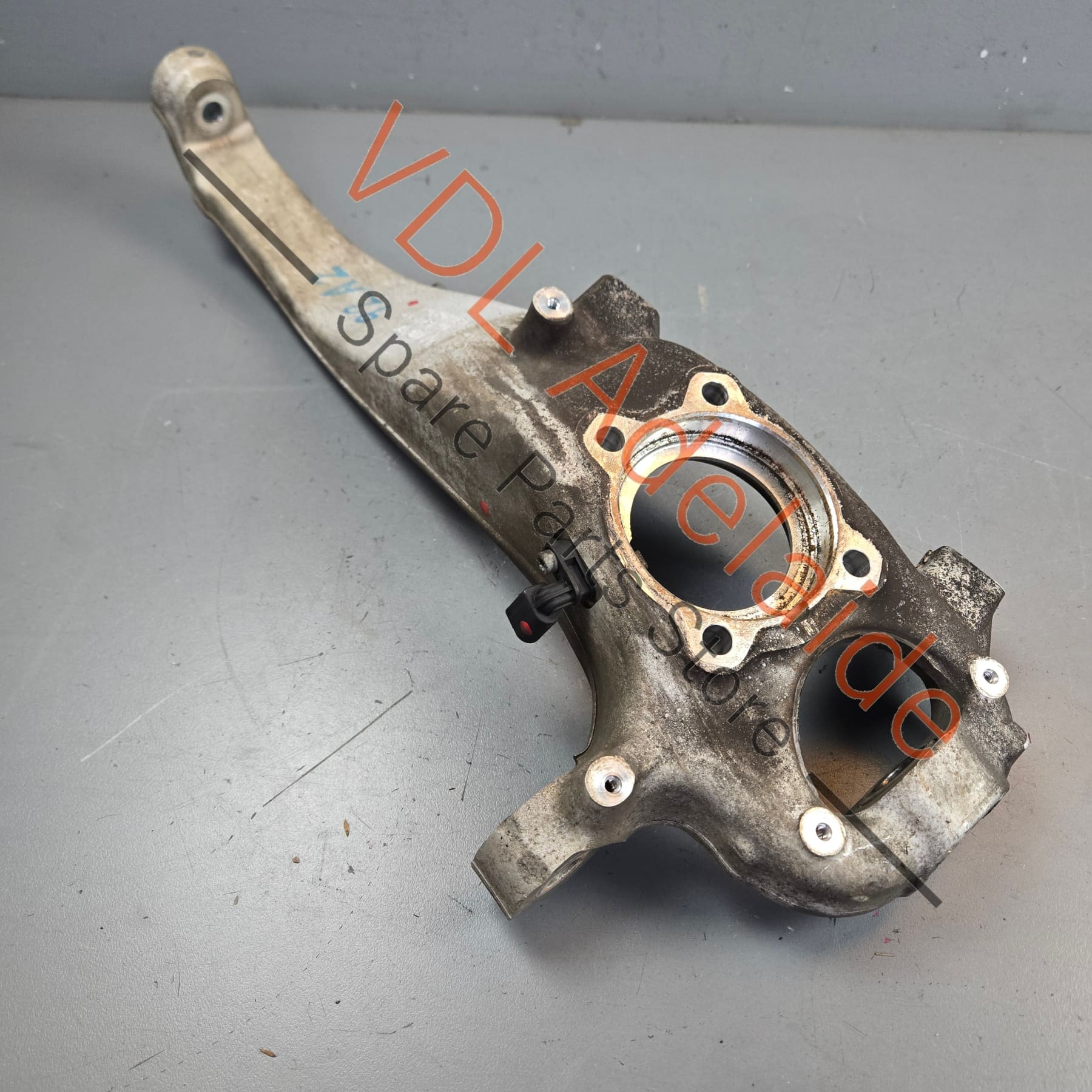 7P0407246A 95834115600  Porsche Cayenne 92A 958 Front Right Hub Knuckle Suspension 95834115600 7P0407246A