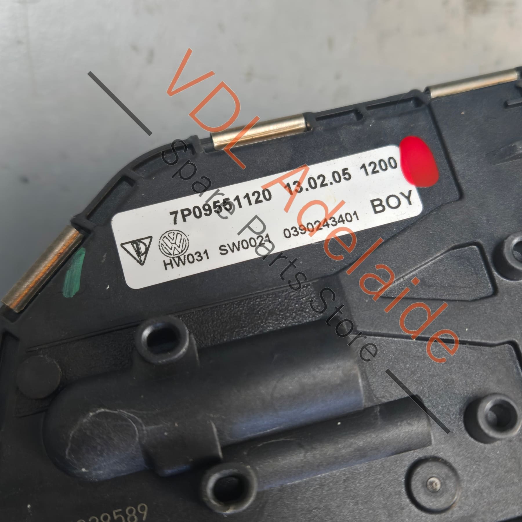 7P09551120 958955024A  Porsche Cayenne 92A 958 Windscreen Wiper Assembly 7P09551120 958955024A
