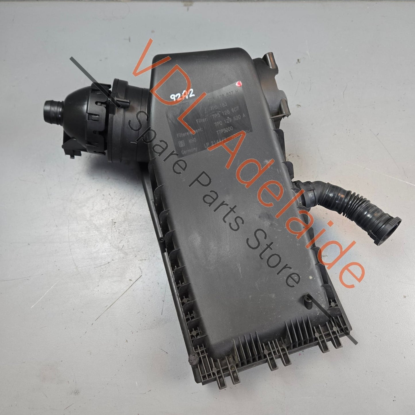 7P5128607H 95811002185  Porsche Cayenne 92A 958 GTS Left Air Filter Box 95811002185 7P5128607H With Noise Inducer Pipe