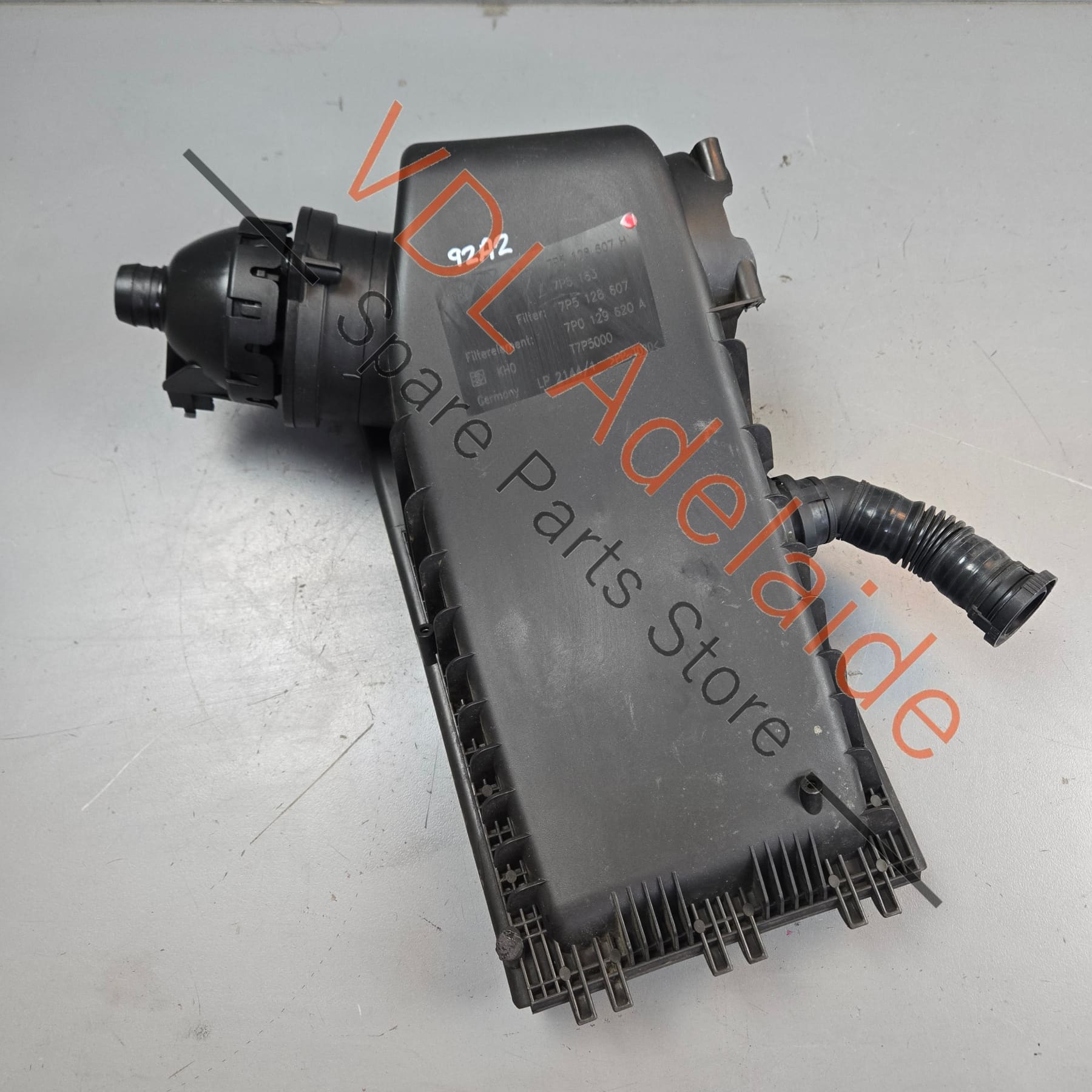 7P5128607H 95811002185  Porsche Cayenne 92A 958 GTS Left Air Filter Box 95811002185 7P5128607H With Noise Inducer Pipe