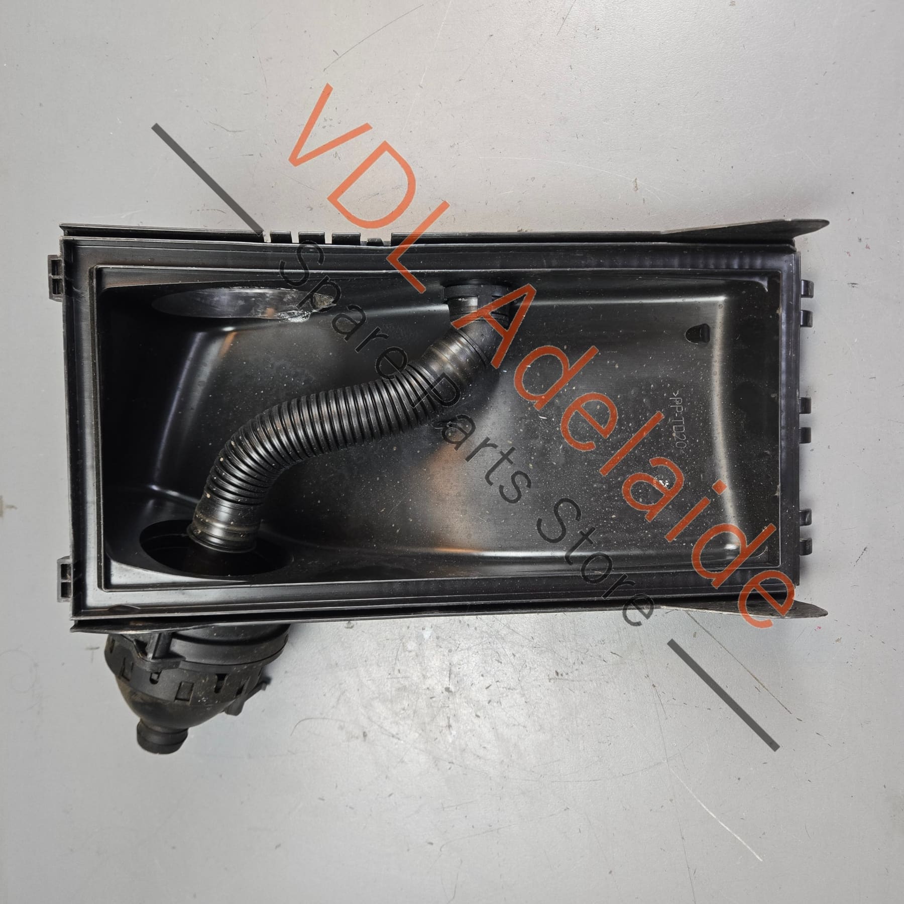 7P5129607H 95811002285  Porsche Cayenne 92A 958 GTS Right Air Filter Box 95811002285 7P5129607H With Noise Inducer Pipe