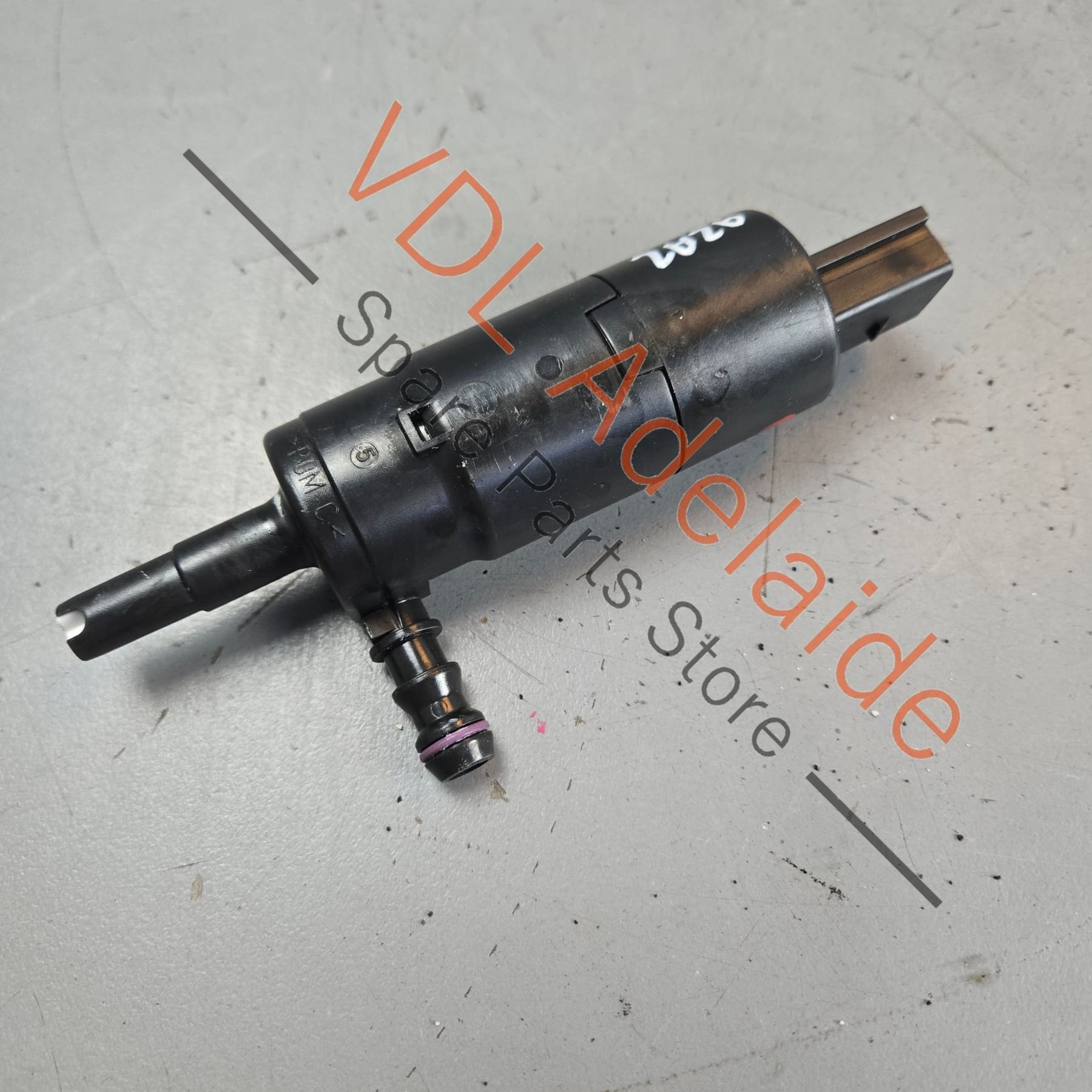3B7955681   Genuine VW Audi Windscreen Washer Pump Motor Single Outlet Type 3B7955681
