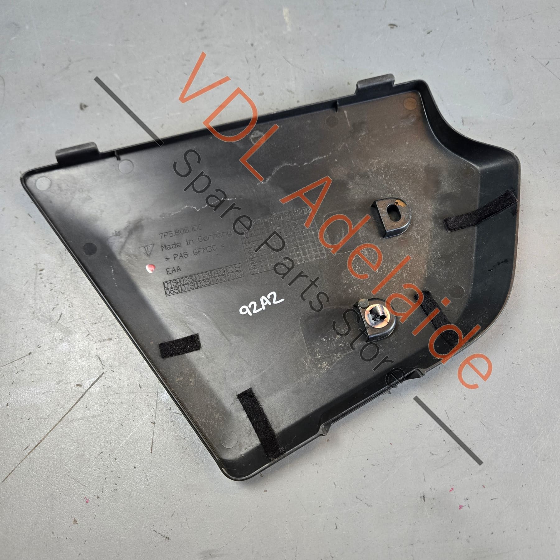 7P5806100   Porsche Cayenne 92A 958 Engine Bay Coolant Tank Cover Trim Right Side Top 7P5806100