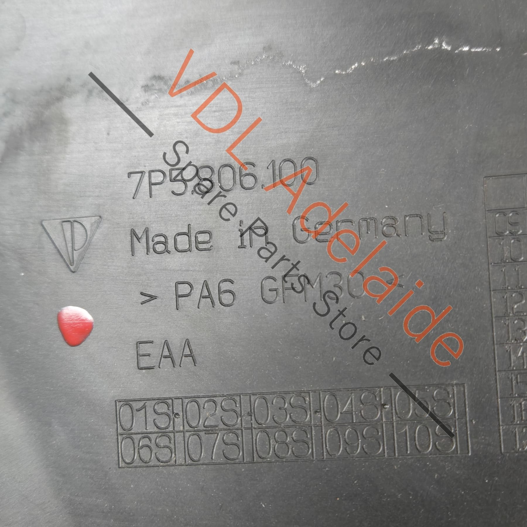7P5806100   Porsche Cayenne 92A 958 Engine Bay Coolant Tank Cover Trim Right Side Top 7P5806100