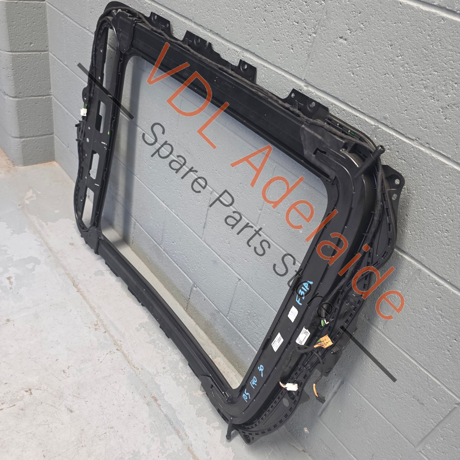 83A877041 4M8877049  Audi Q3 RSQ3 F3 Panoramic Glass Roof Track Frame 4M8877049 83A877041