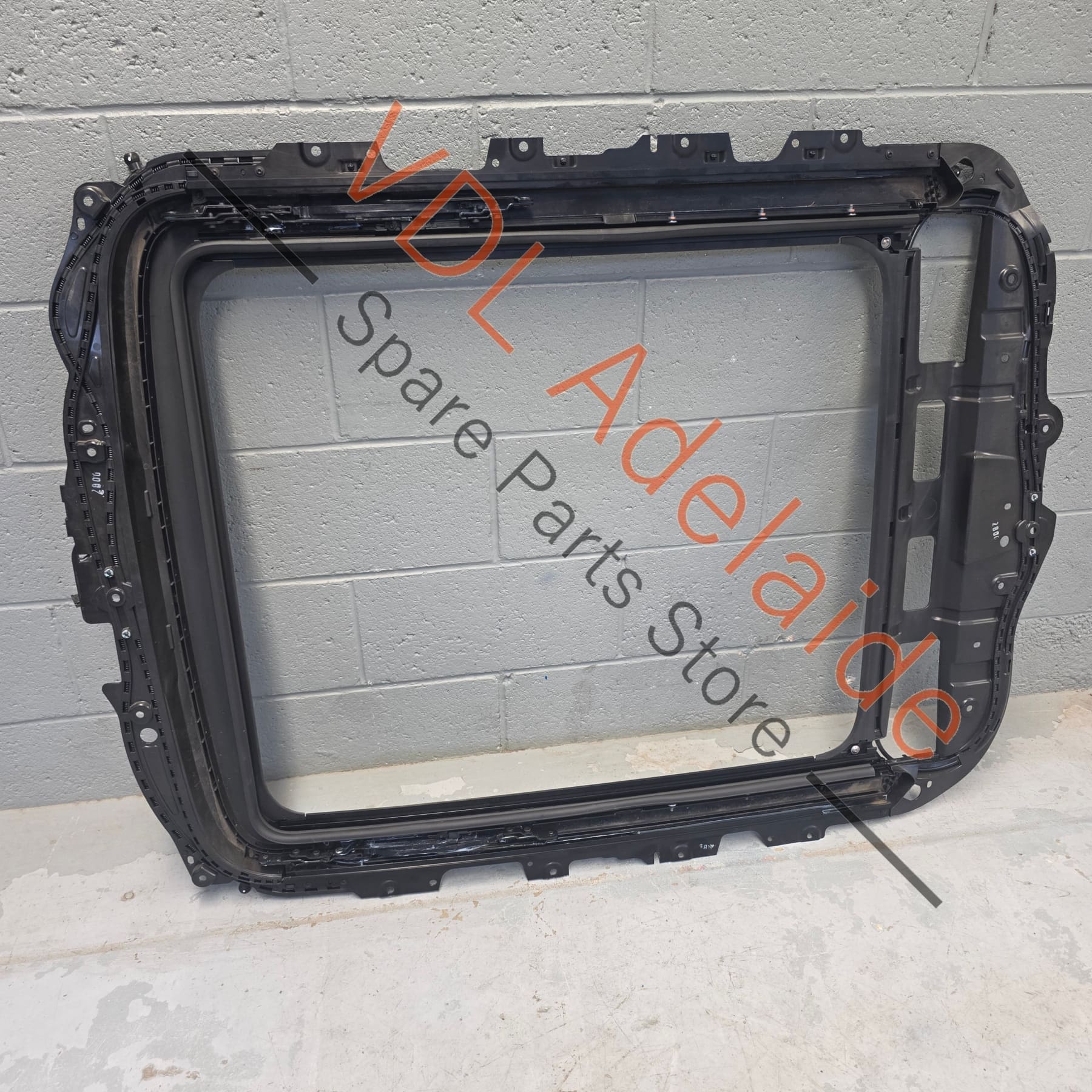 83A877041 4M8877049  Audi Q3 RSQ3 F3 Panoramic Glass Roof Track Frame 4M8877049 83A877041