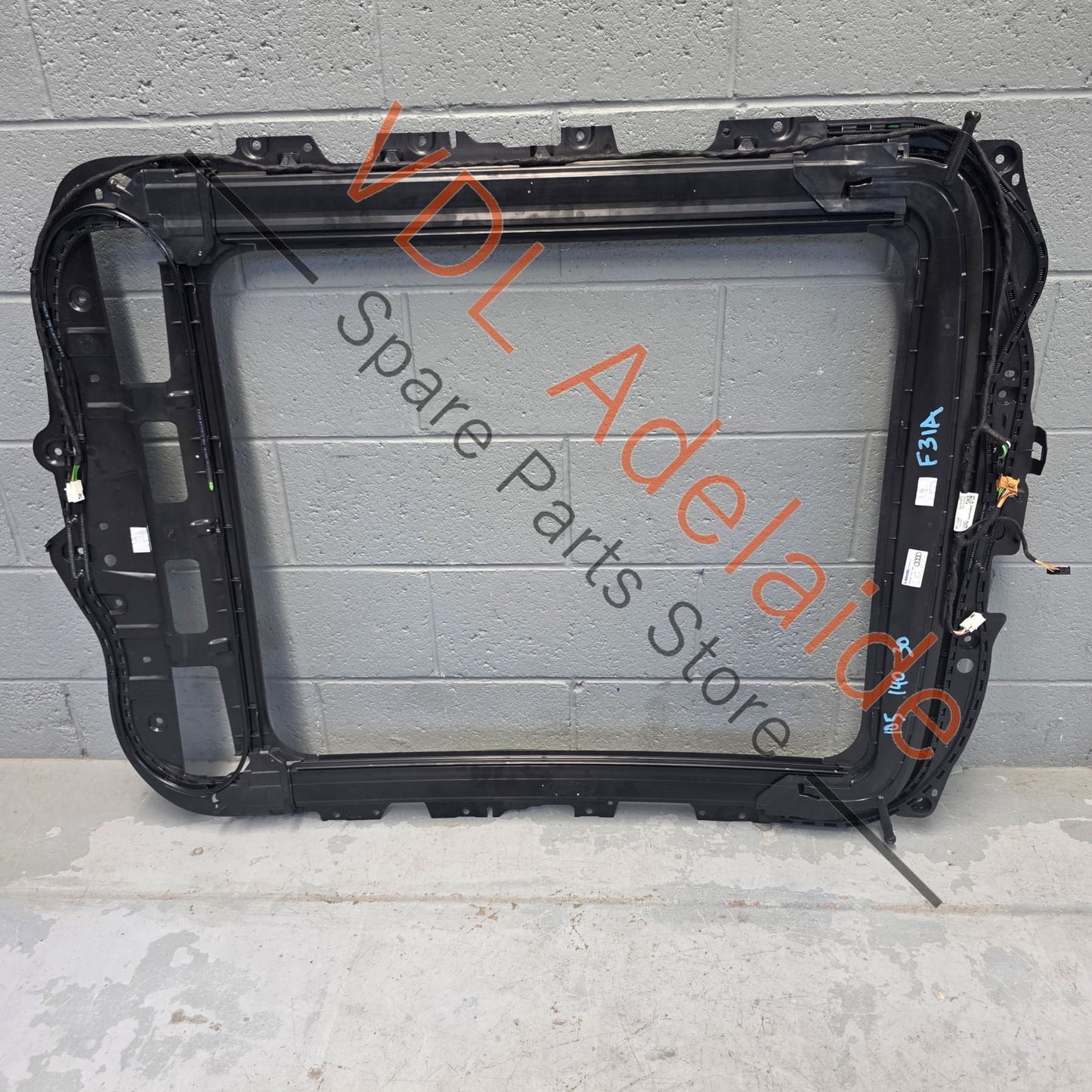 83A877041 4M8877049  Audi Q3 RSQ3 F3 Panoramic Glass Roof Track Frame 4M8877049 83A877041